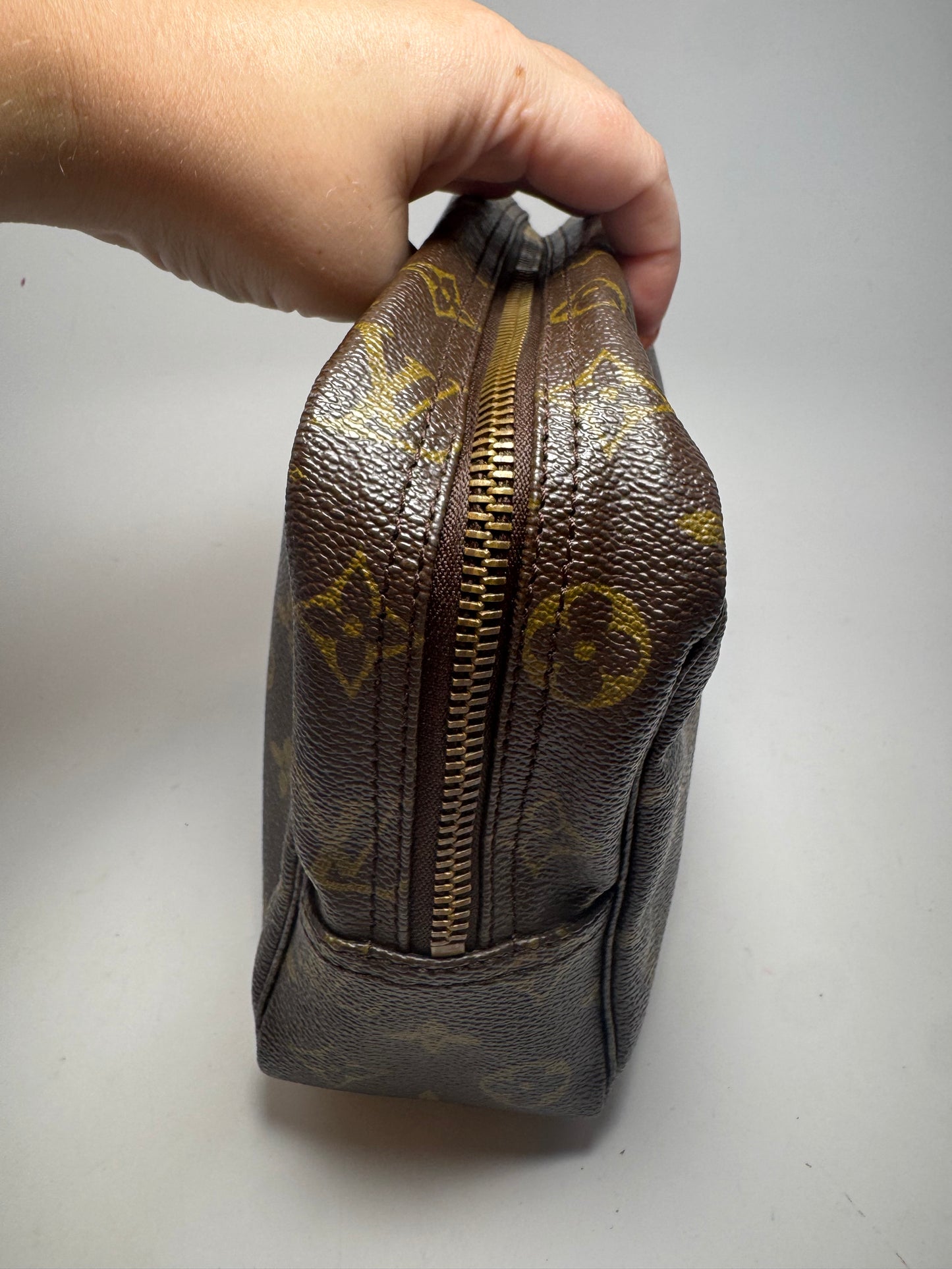 Louis Vuitton Trousse 28 Monogram Makeup Bag/Toiletry Bag