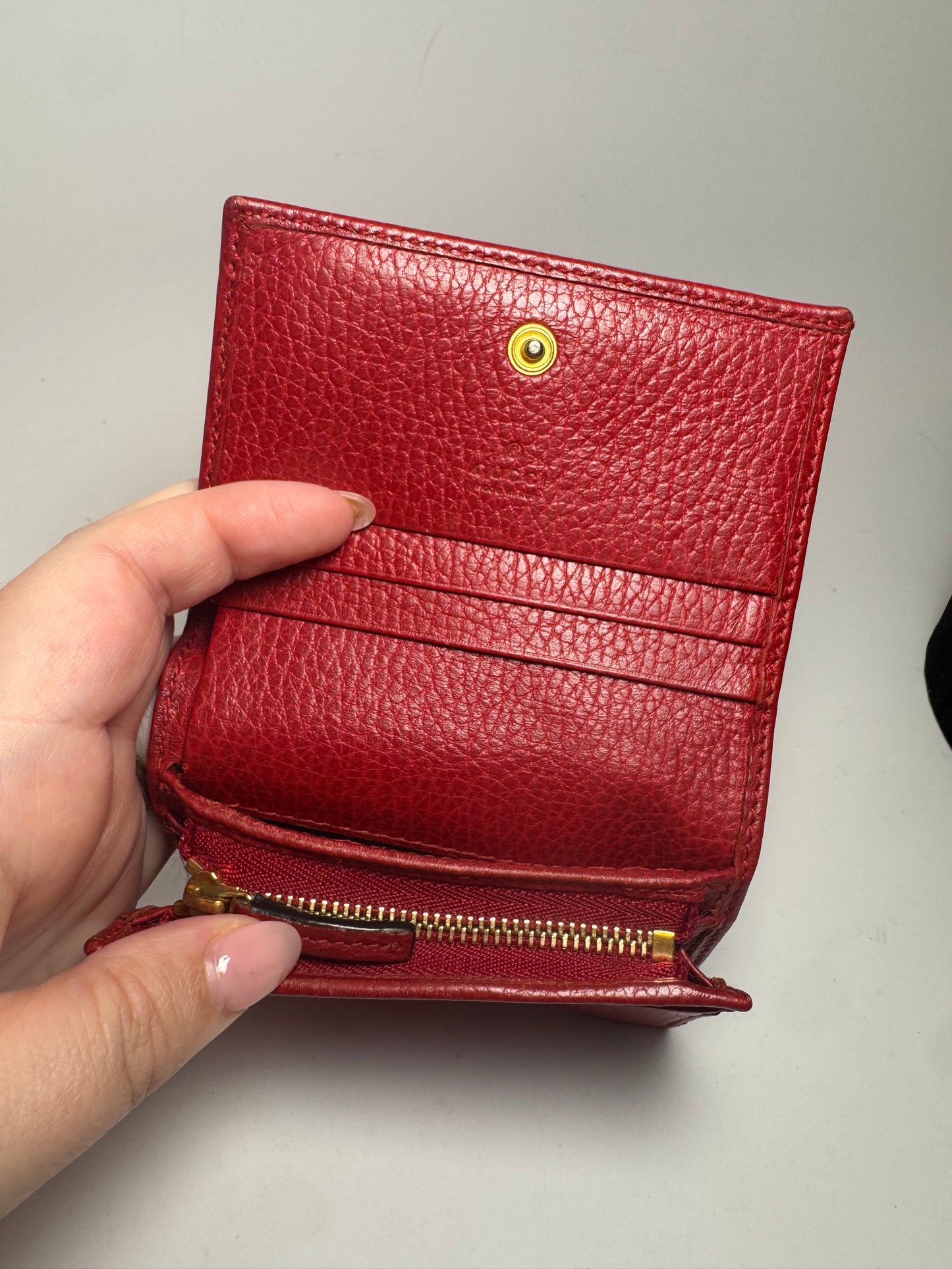 Gucci Pebbled Calfskin GG Marmont Card Case Wallet Hibiscus Red