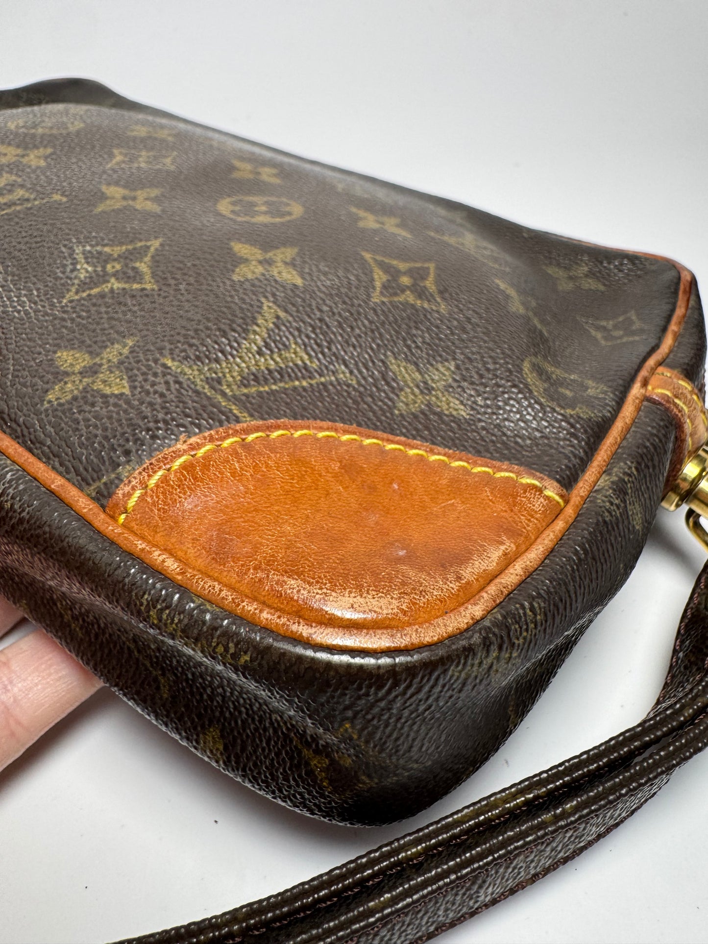 Louis Vuitton Marly Draggone Clutch/Pouch W/Wristlet Monogram Made in France in February 2001