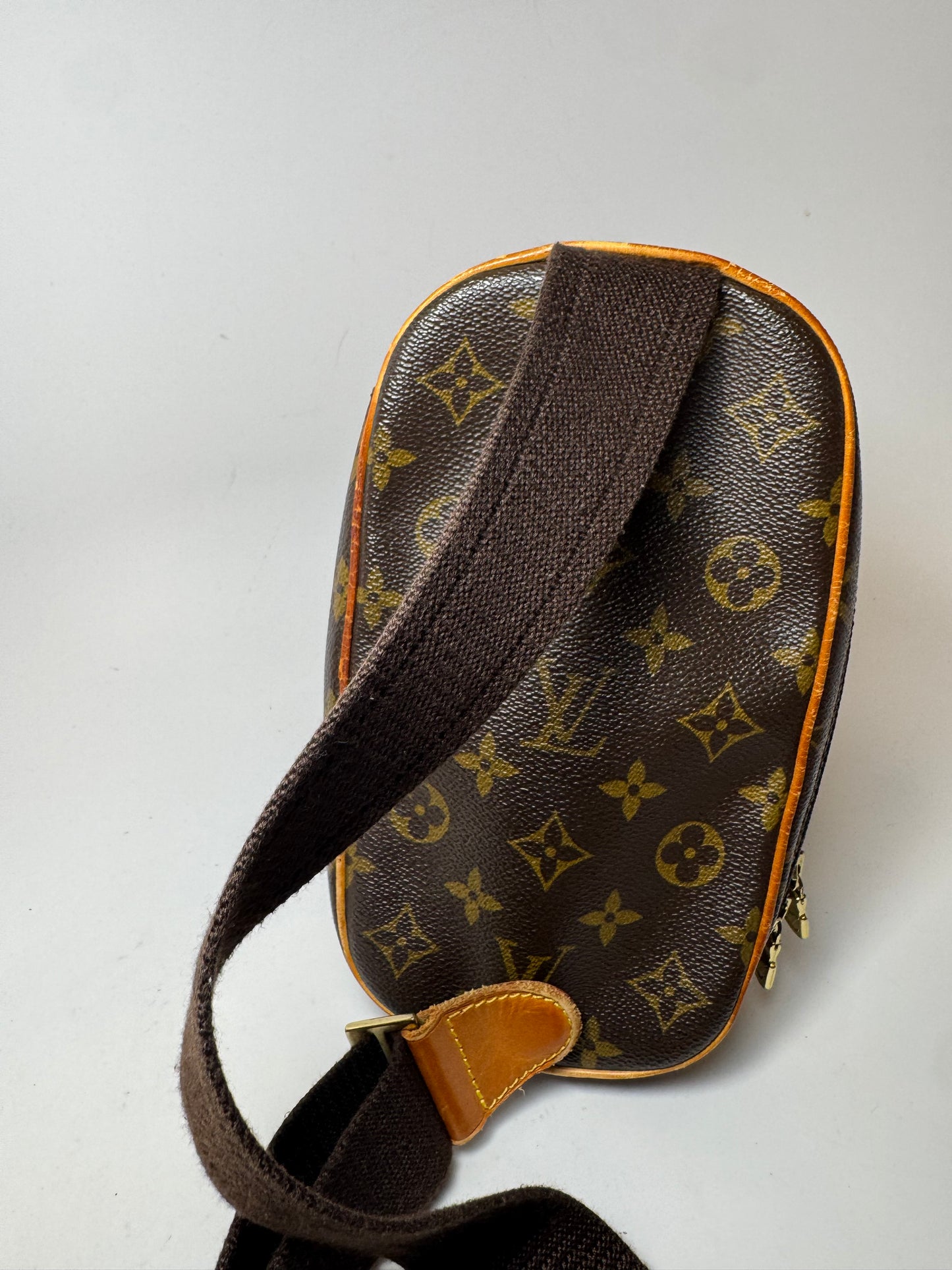 Louis Vuitton Monogram Gange Pochette Bum Bag/Sling Bag March 2001
