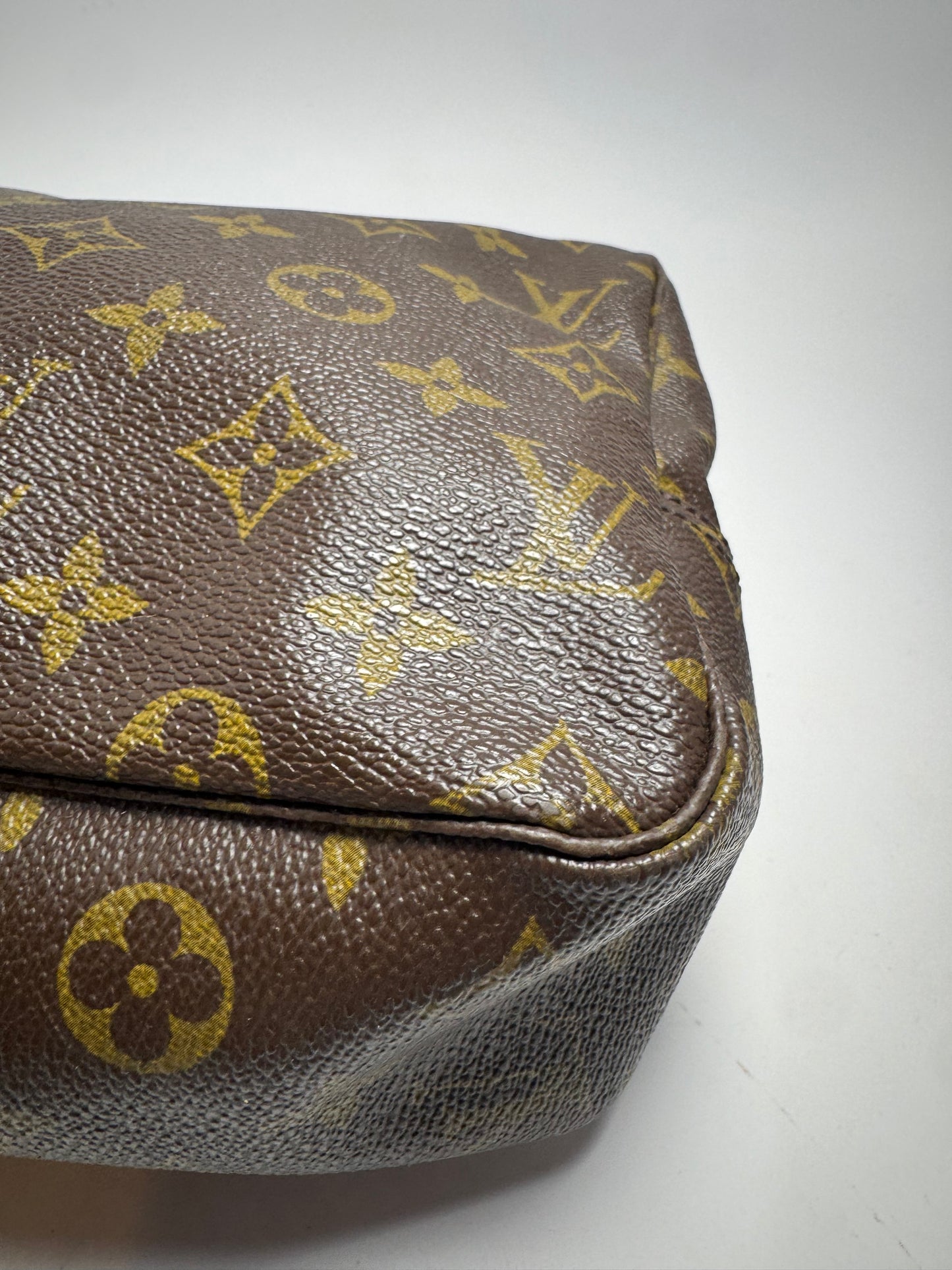 Louis Vuitton Trousse 28 Monogram Cosmetic Bag/Toiletry Bag
