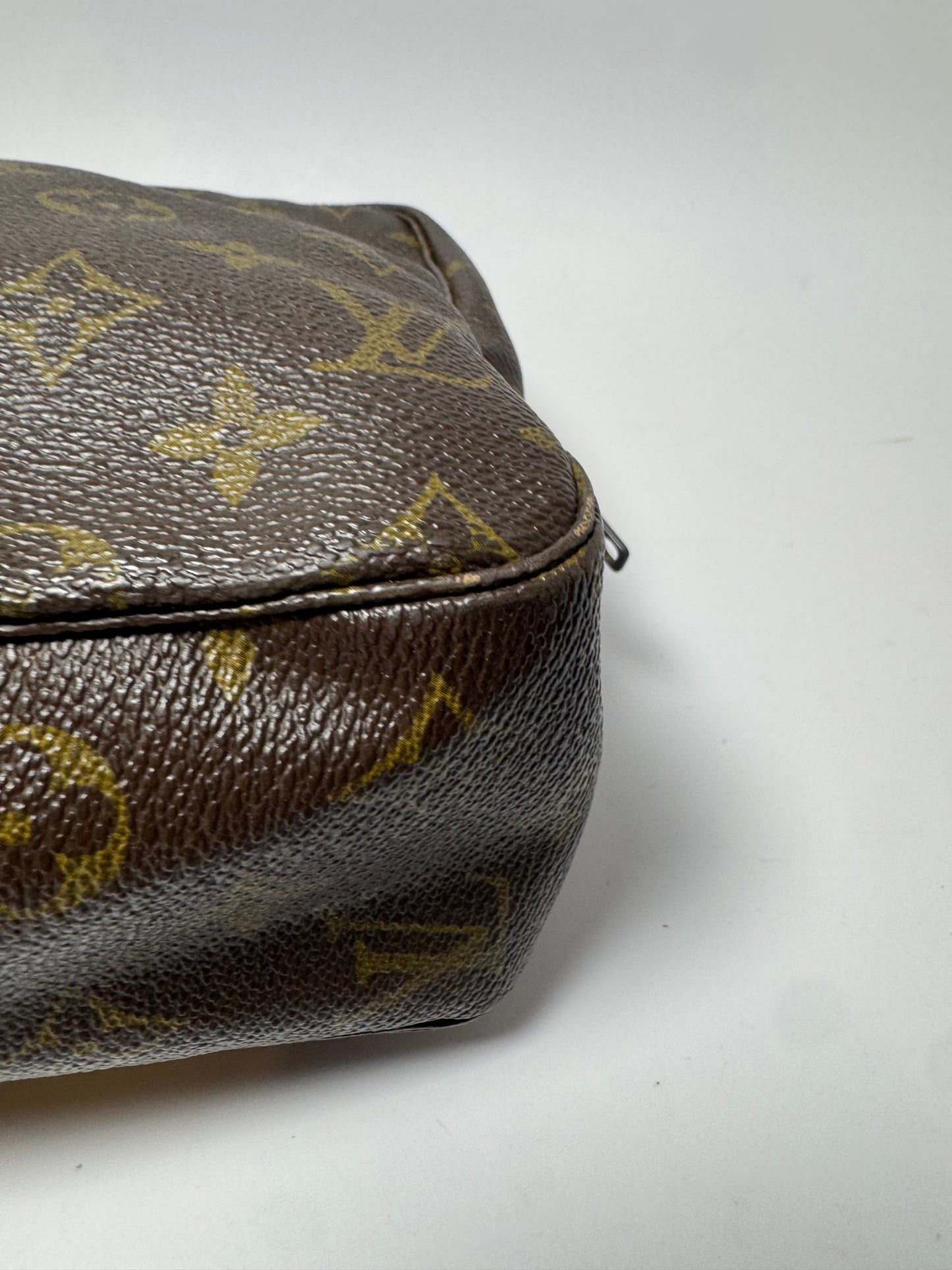 Louis Vuitton Trousse 28 Monogram Makeup Bag/Toiletry Bag