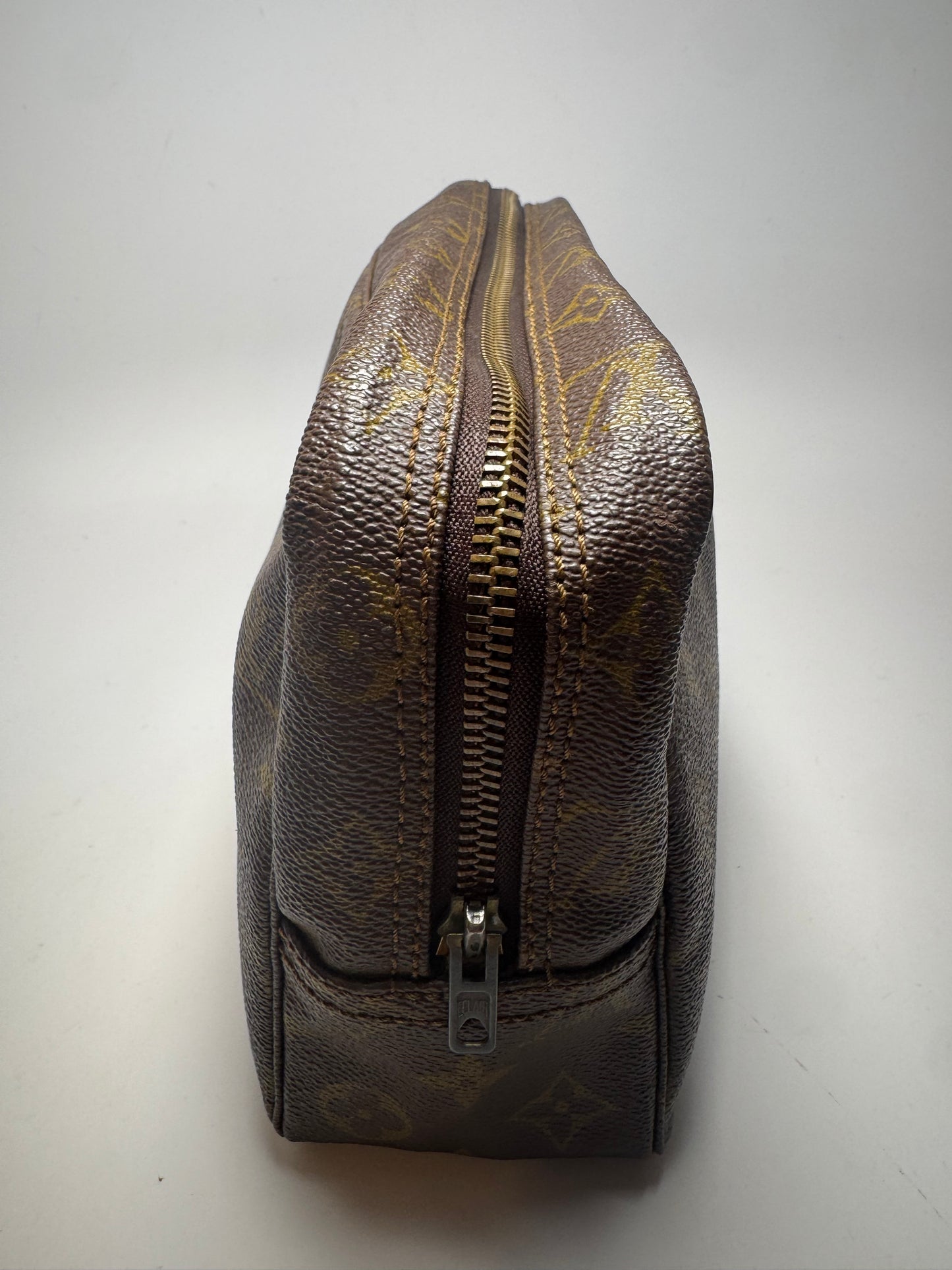 Louis Vuitton Trousse 28 Monogram Makeup Bag/Toiletry Bag