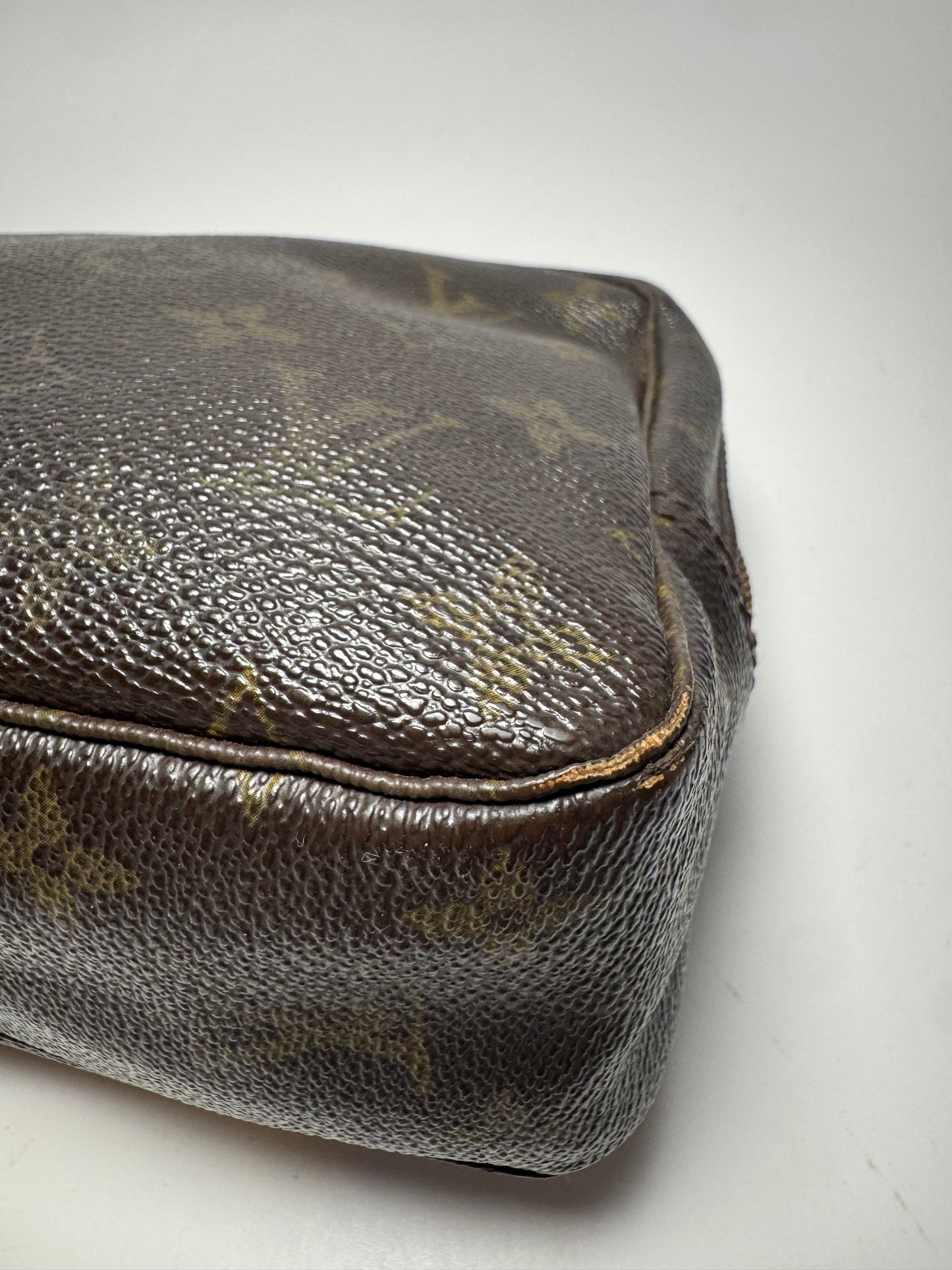 Louis Vuitton Trousse 23 Monogram Makeup Bag/Toiletry Bag