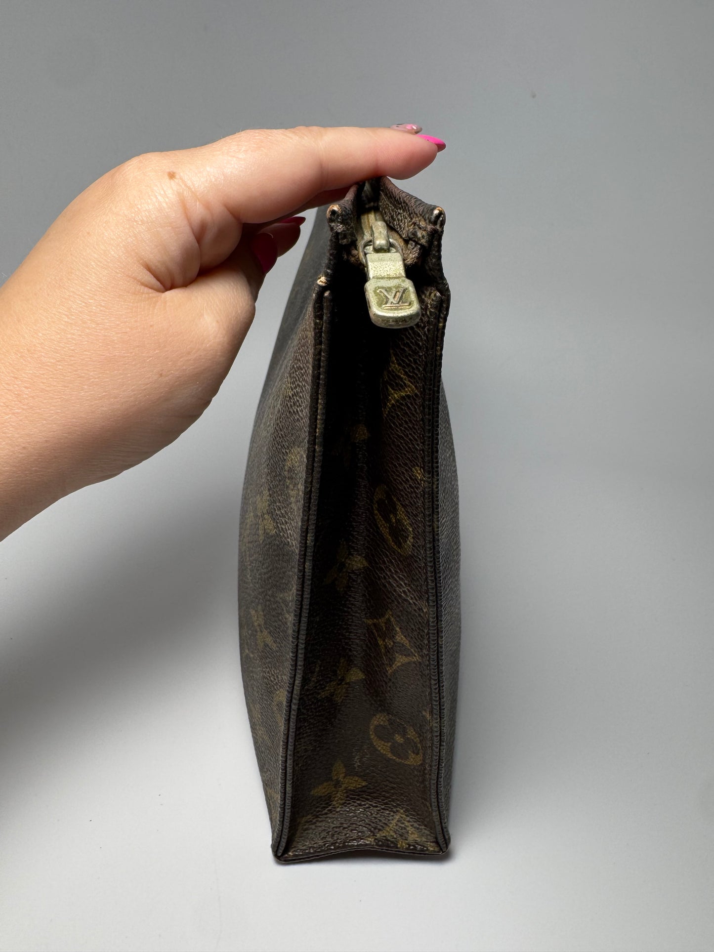 Louis Vuitton Monogram Trousse Toilette 26 – Vintage 1988 – Made in France