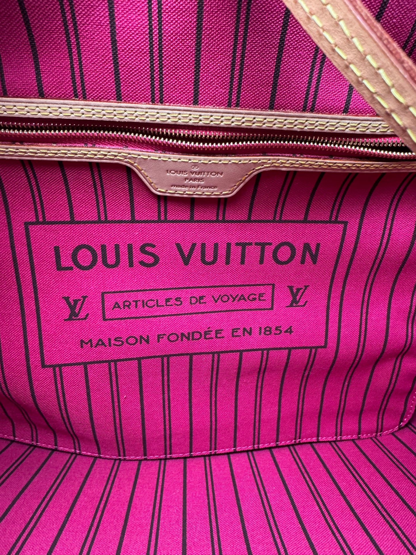 Louis Vuitton Neverfull MM Monogram Pivoine Interior – 2020 France