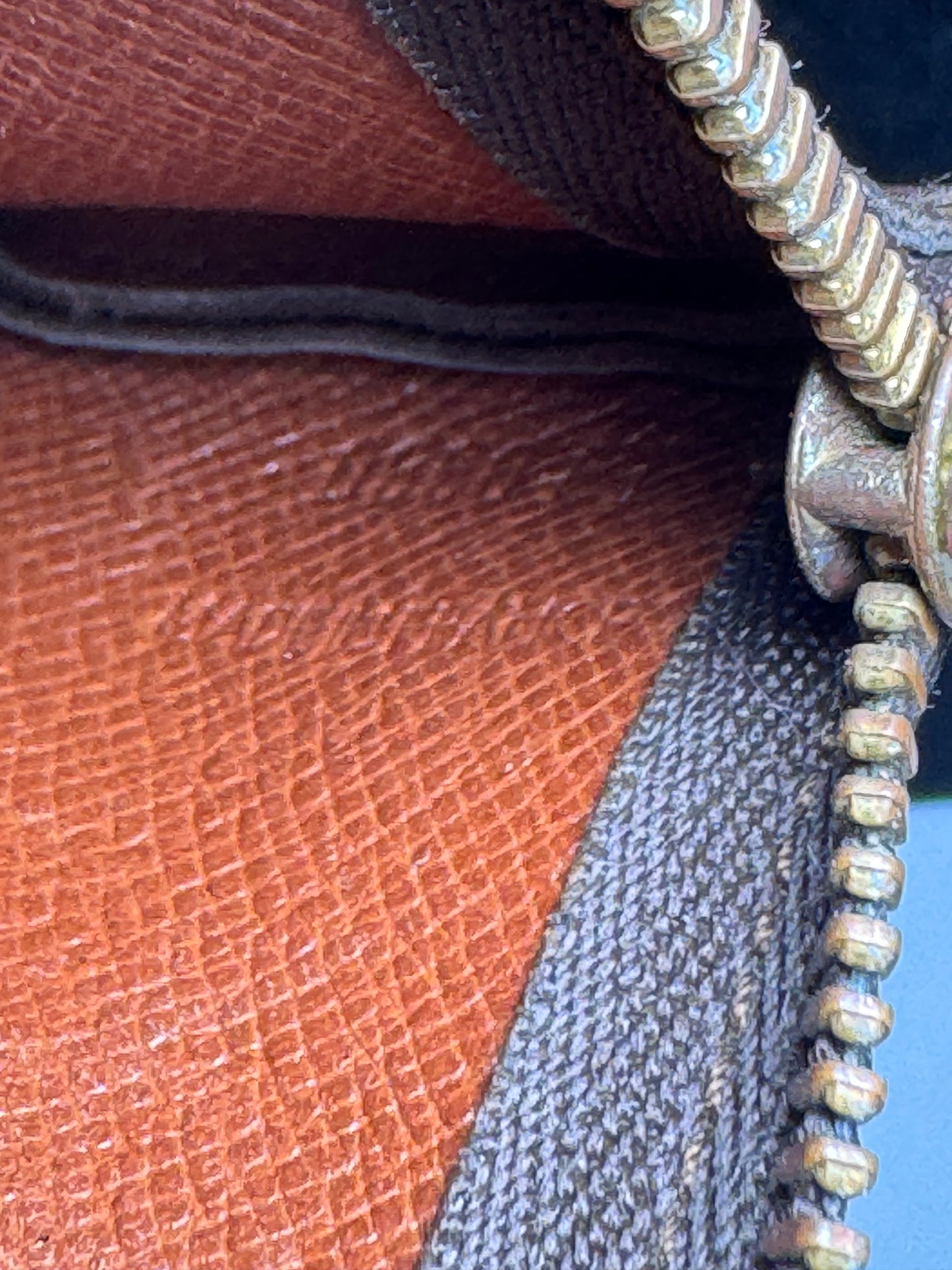 Louis Vuitton Key Cles/Key Pouch in Monogram