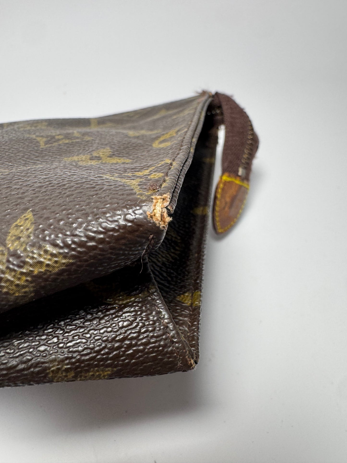 Louis Vuitton Vintage Toilette/Toiletry Pouch 20 Monogram Made in France *Rare*