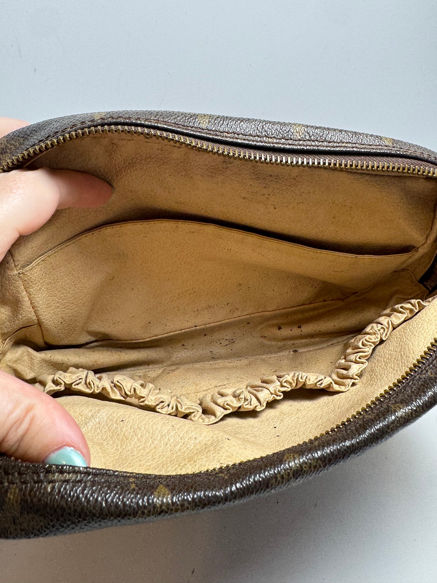 Louis Vuitton Trousse 23 Monogram Toiletry/Makeup Bag