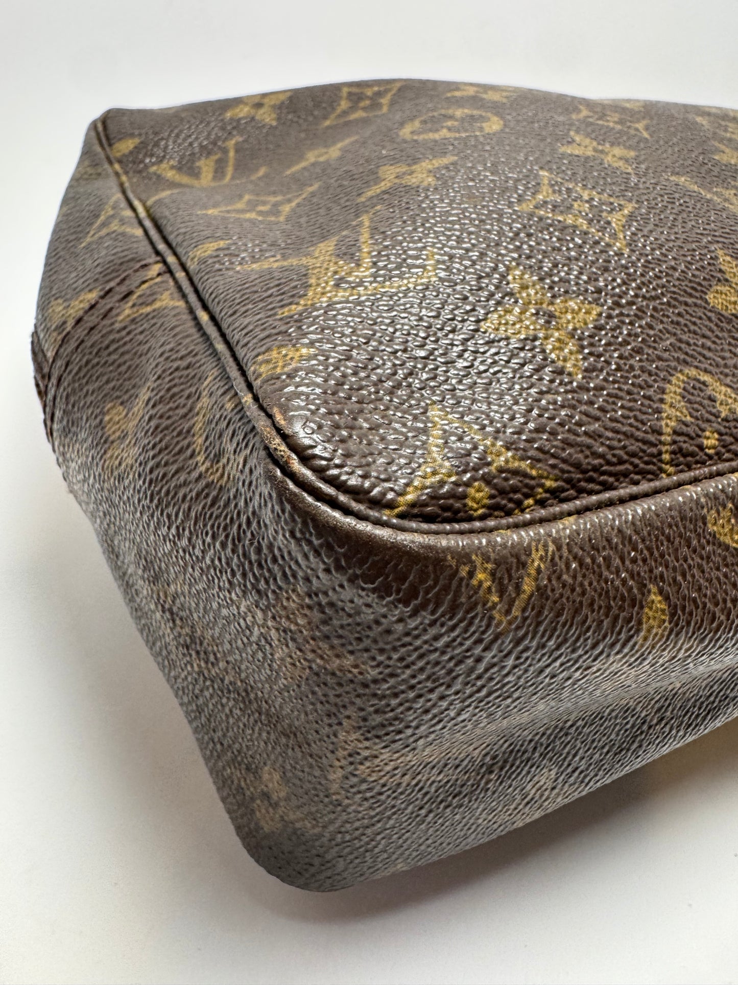 Louis Vuitton Trousse 28 Monogram Makeup Bag/Toiletry Bag