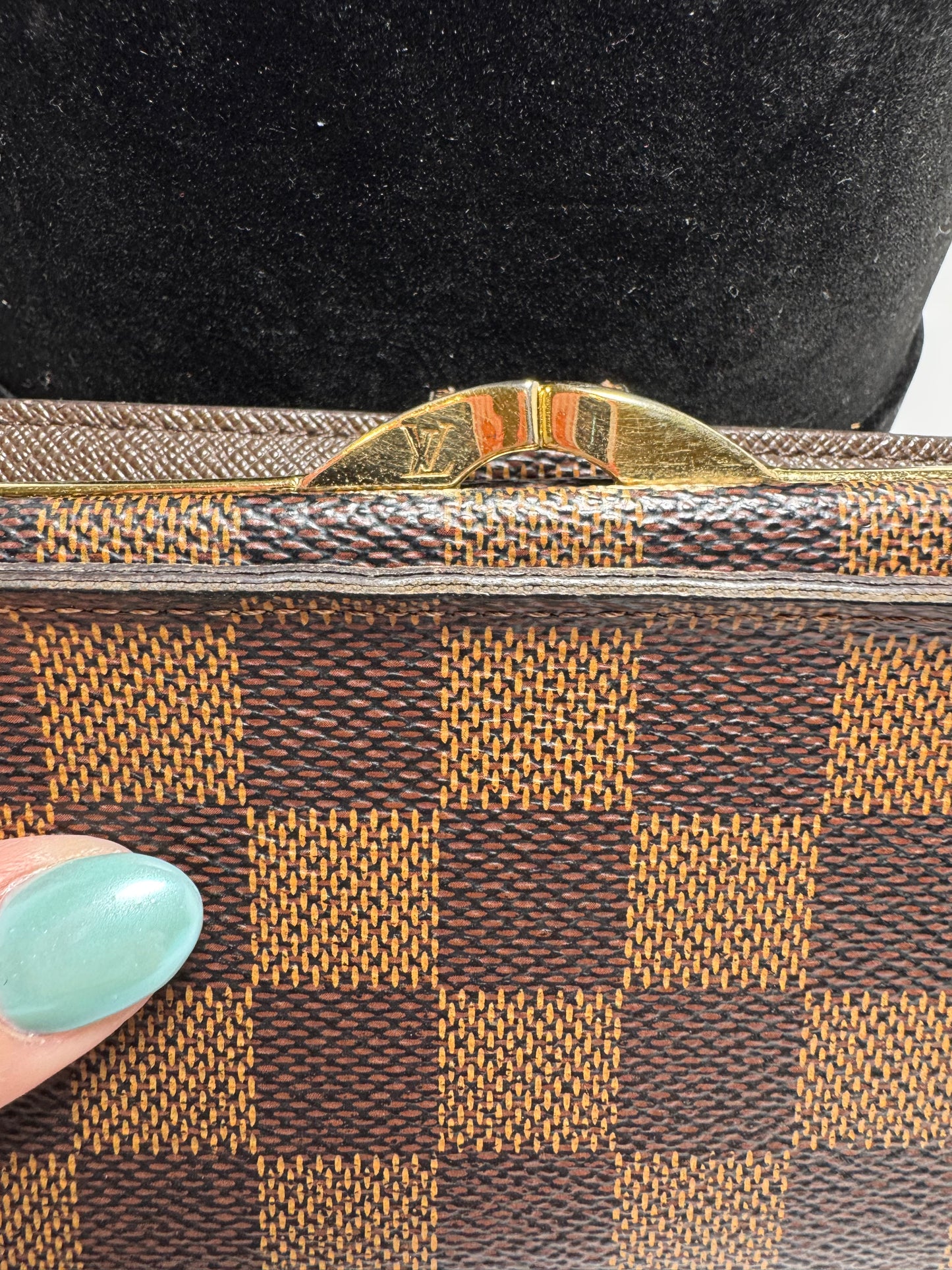 Louis Vuitton Damier Ebene Porte Tresor International W/Kiss Lock