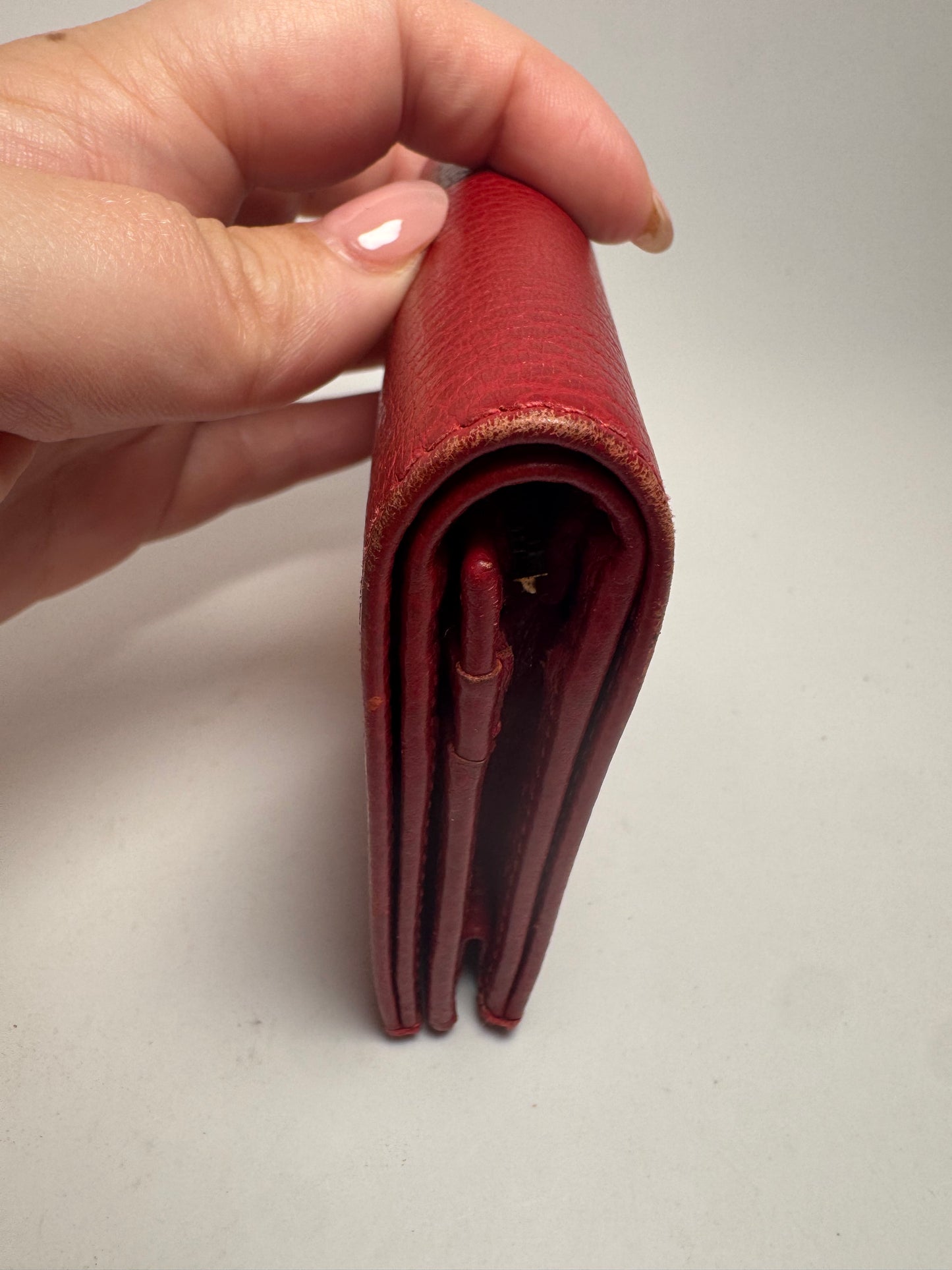 Gucci Pebbled Calfskin GG Marmont Card Case Wallet Hibiscus Red
