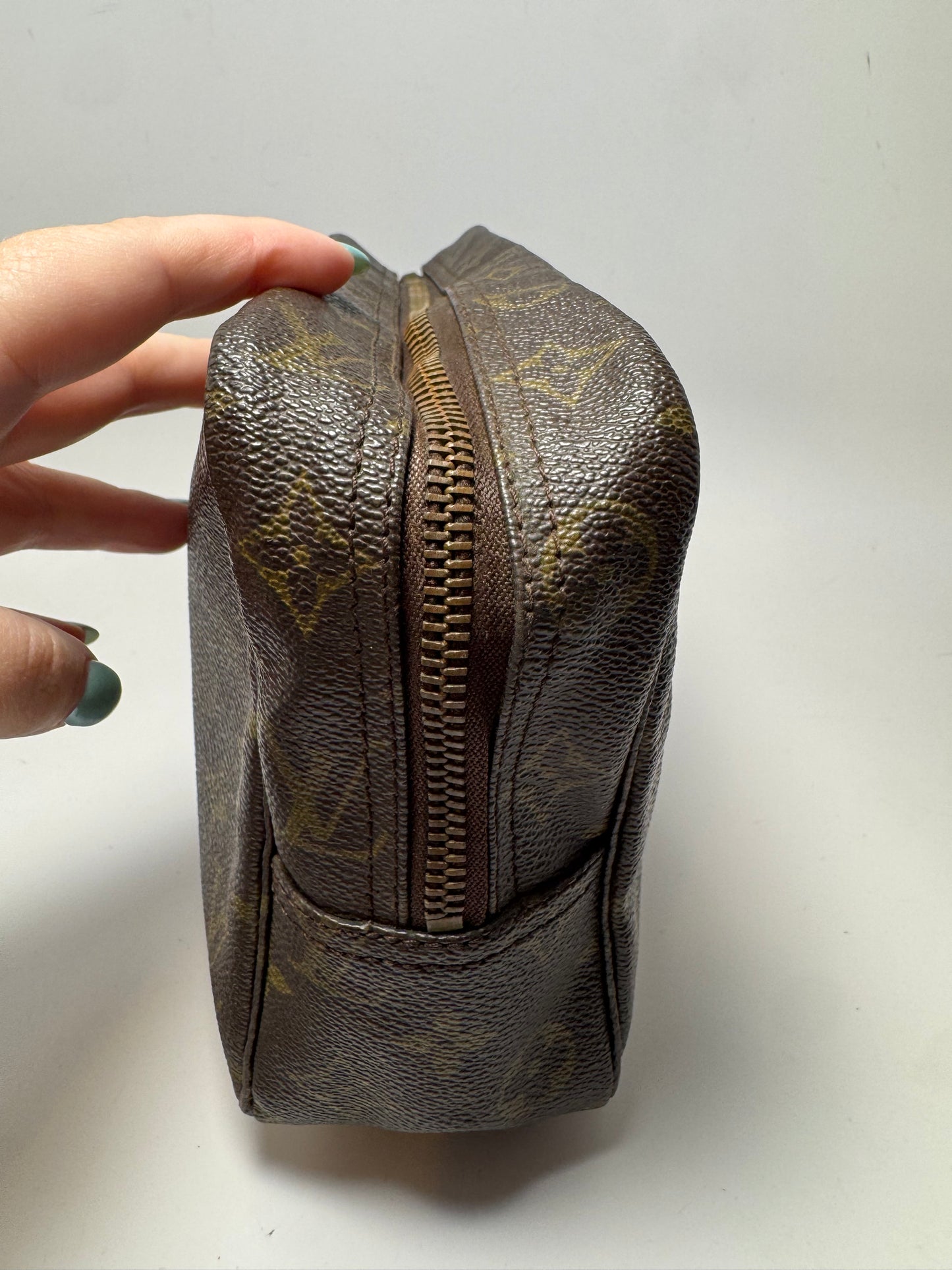 Louis Vuitton Trousse 28 Monogram Makeup Bag/Toiletry Bag