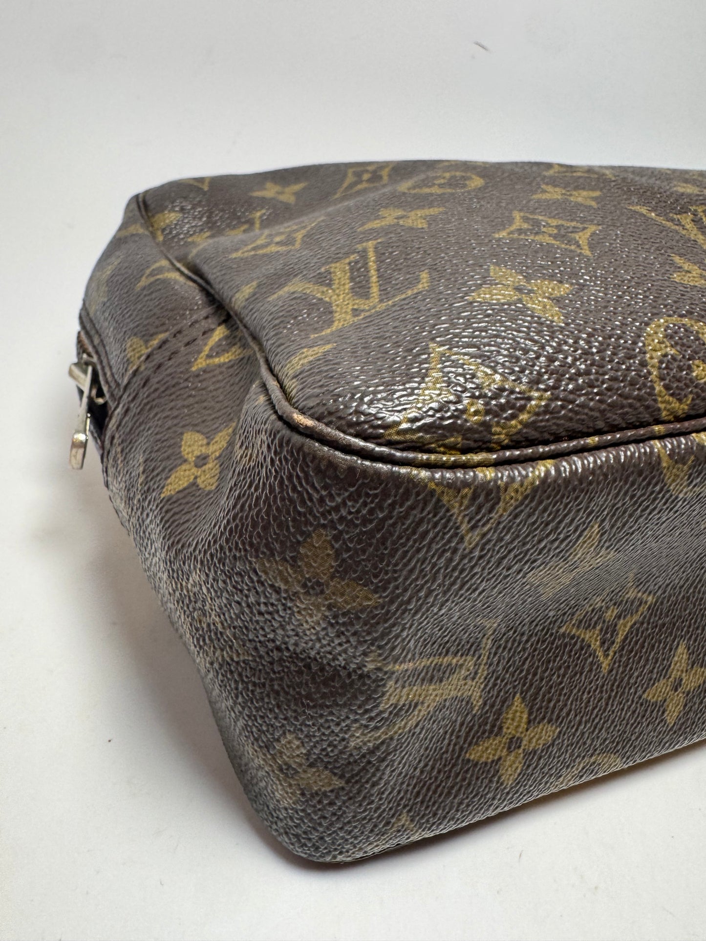 Louis Vuitton Trousse 28 Monogram Toiletry Bag/Makeup Pouch