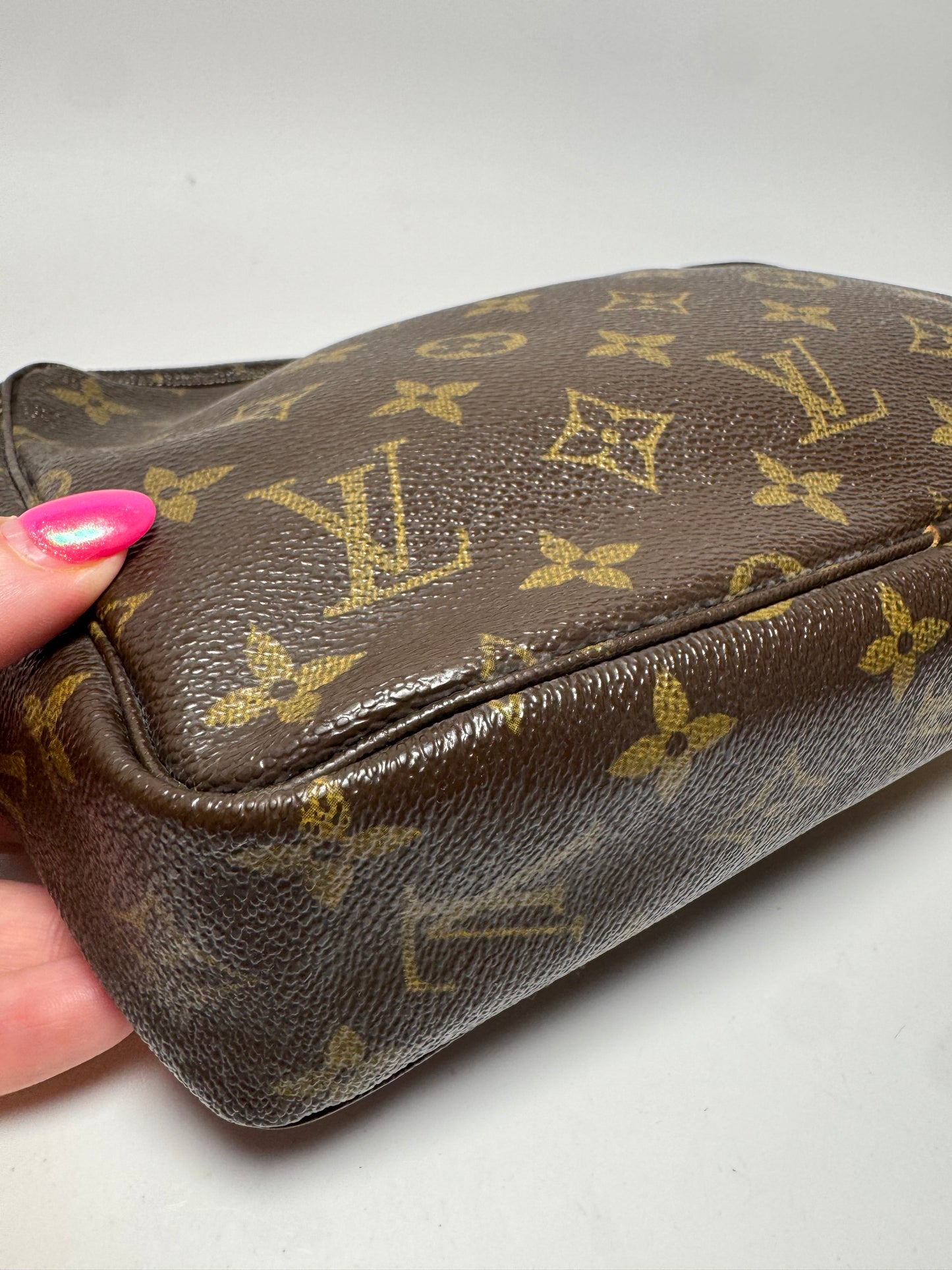 Louis Vuitton Trousse 23 Pouch/Toiletry Bag in Monogram