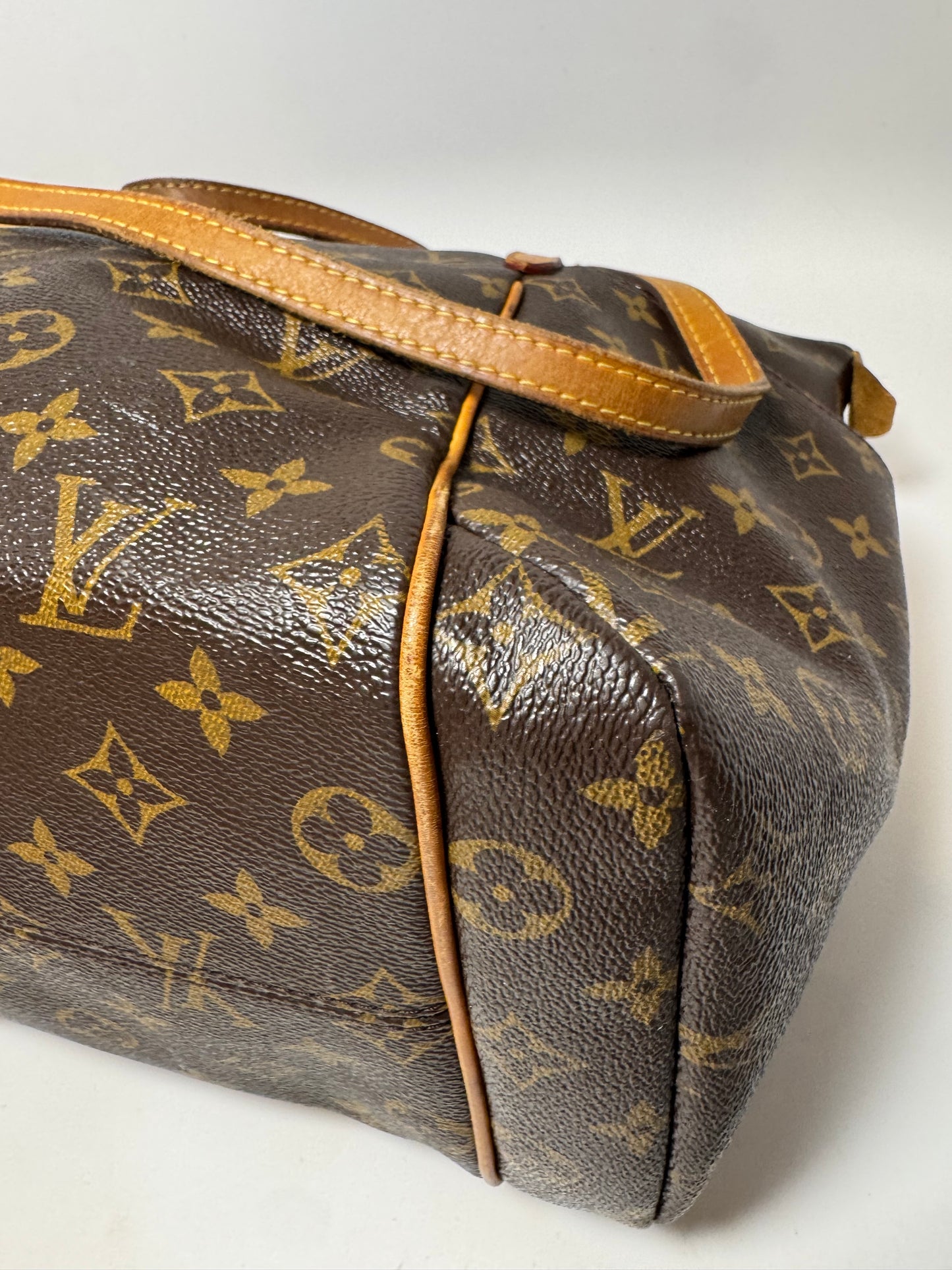 Louis Vuitton Totally MM Monogram Tote