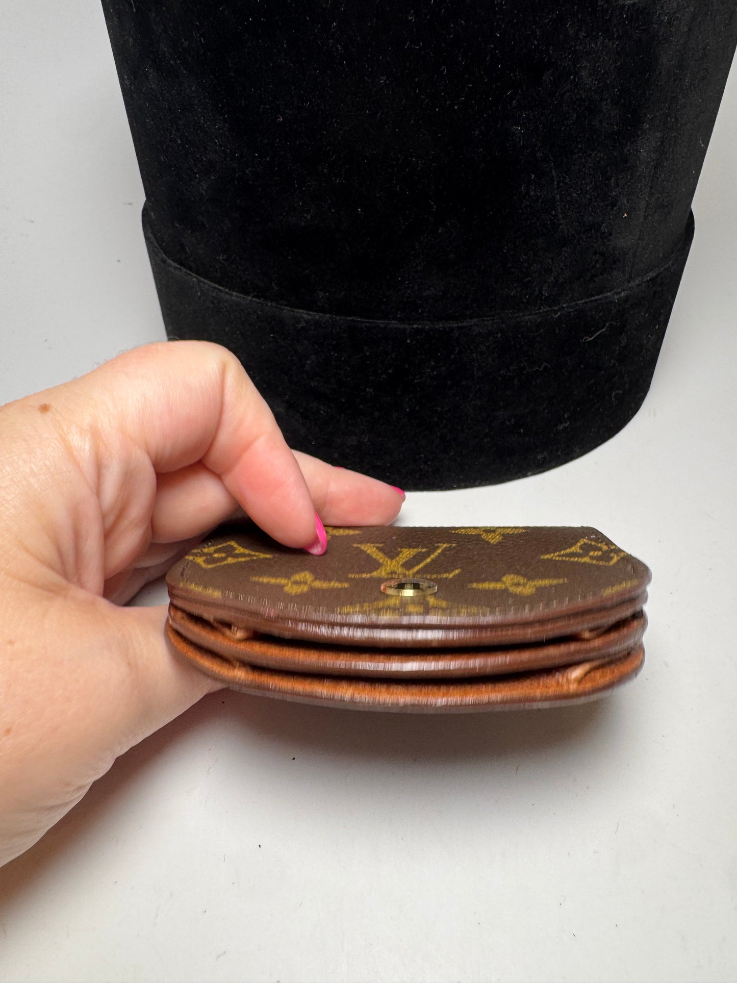 Louis Vuitton Monogram Porte Monnaie Gousset Coin Purse/Pouch