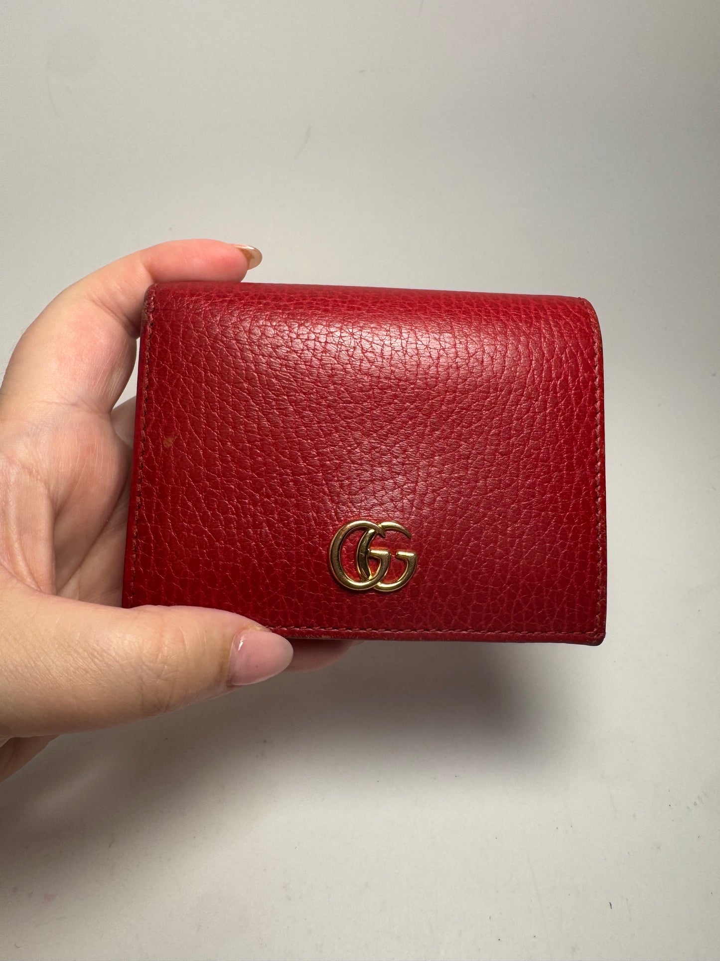 Gucci Pebbled Calfskin GG Marmont Card Case Wallet Hibiscus Red