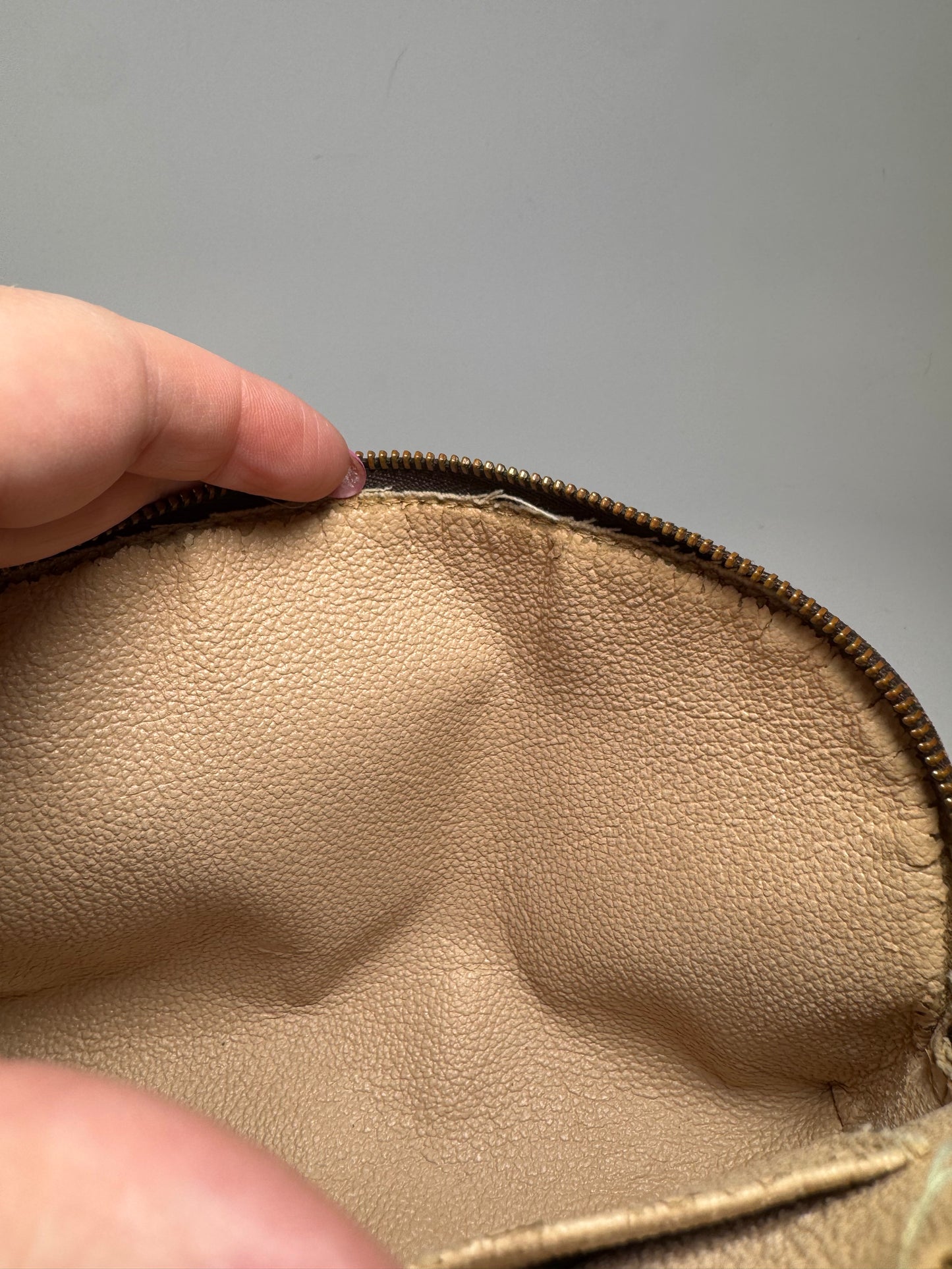 Louis Vuitton Cosmetic Pouch Monogram, November 2001