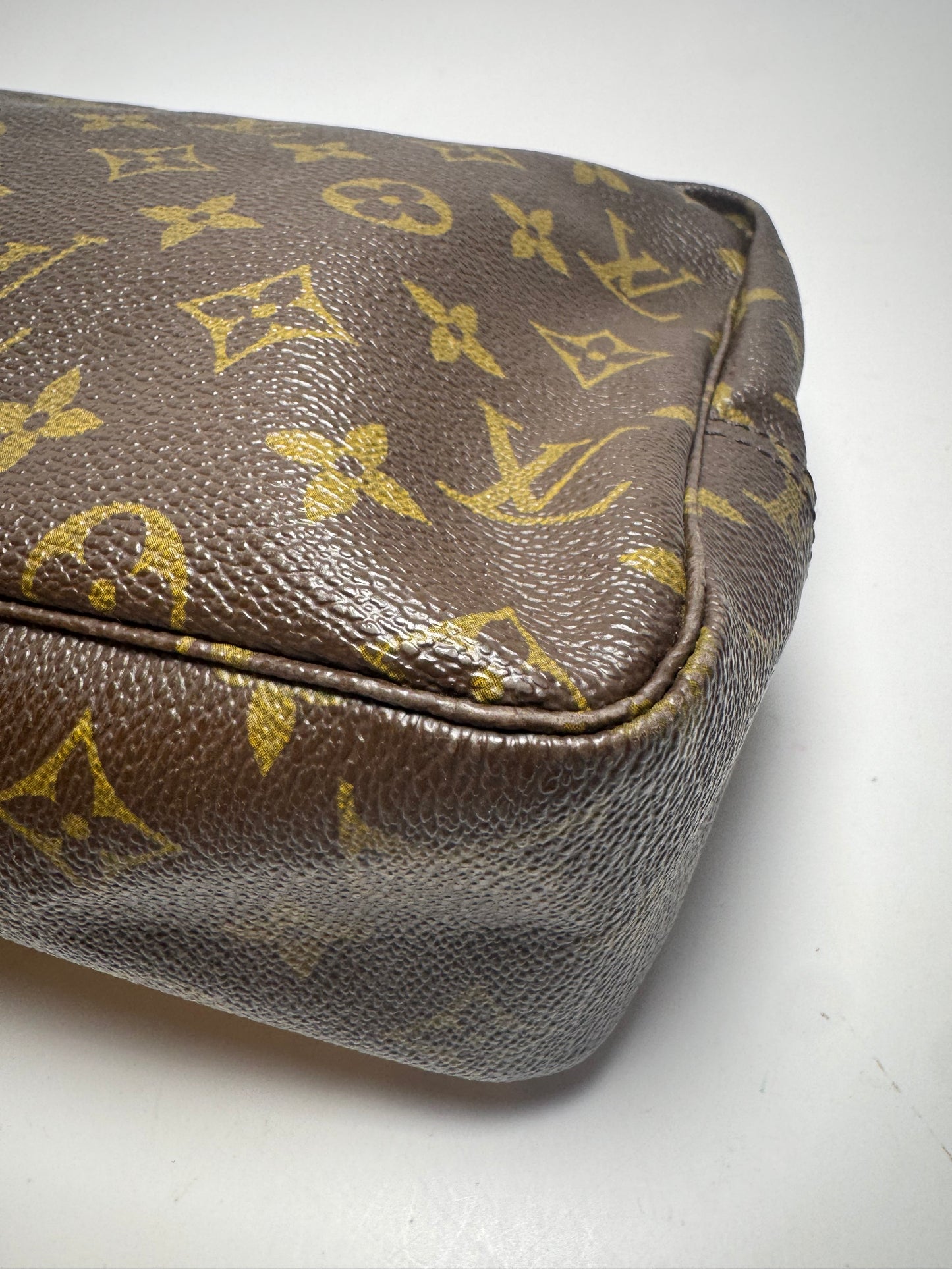 Louis Vuitton Trousse 28 Monogram Makeup Bag/Toiletry Bag