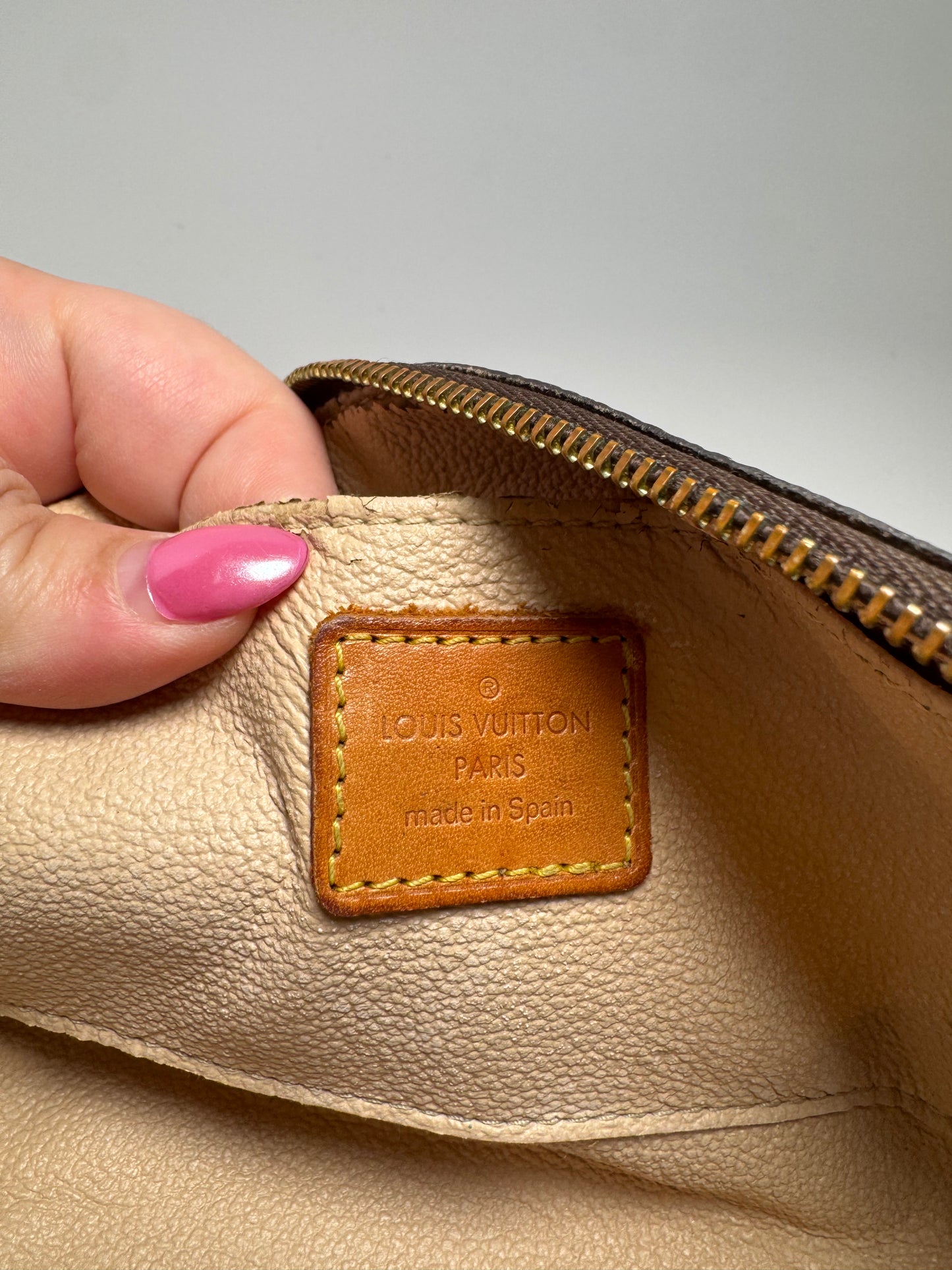Louis Vuitton Cosmetic Pouch Monogram, November 2001