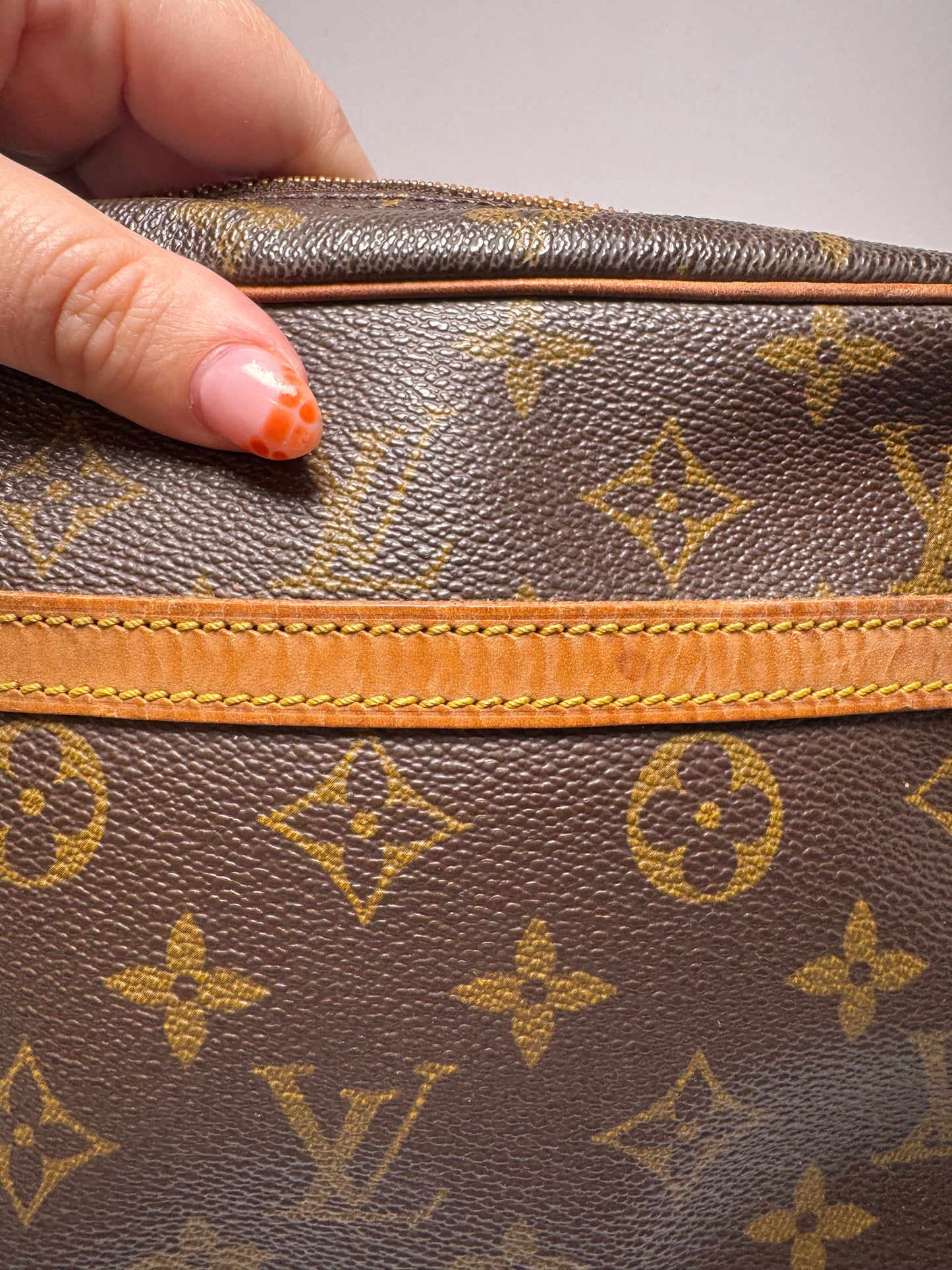 Louis Vuitton Compeigne 23 Monogram Clutch/Toiletry Bag