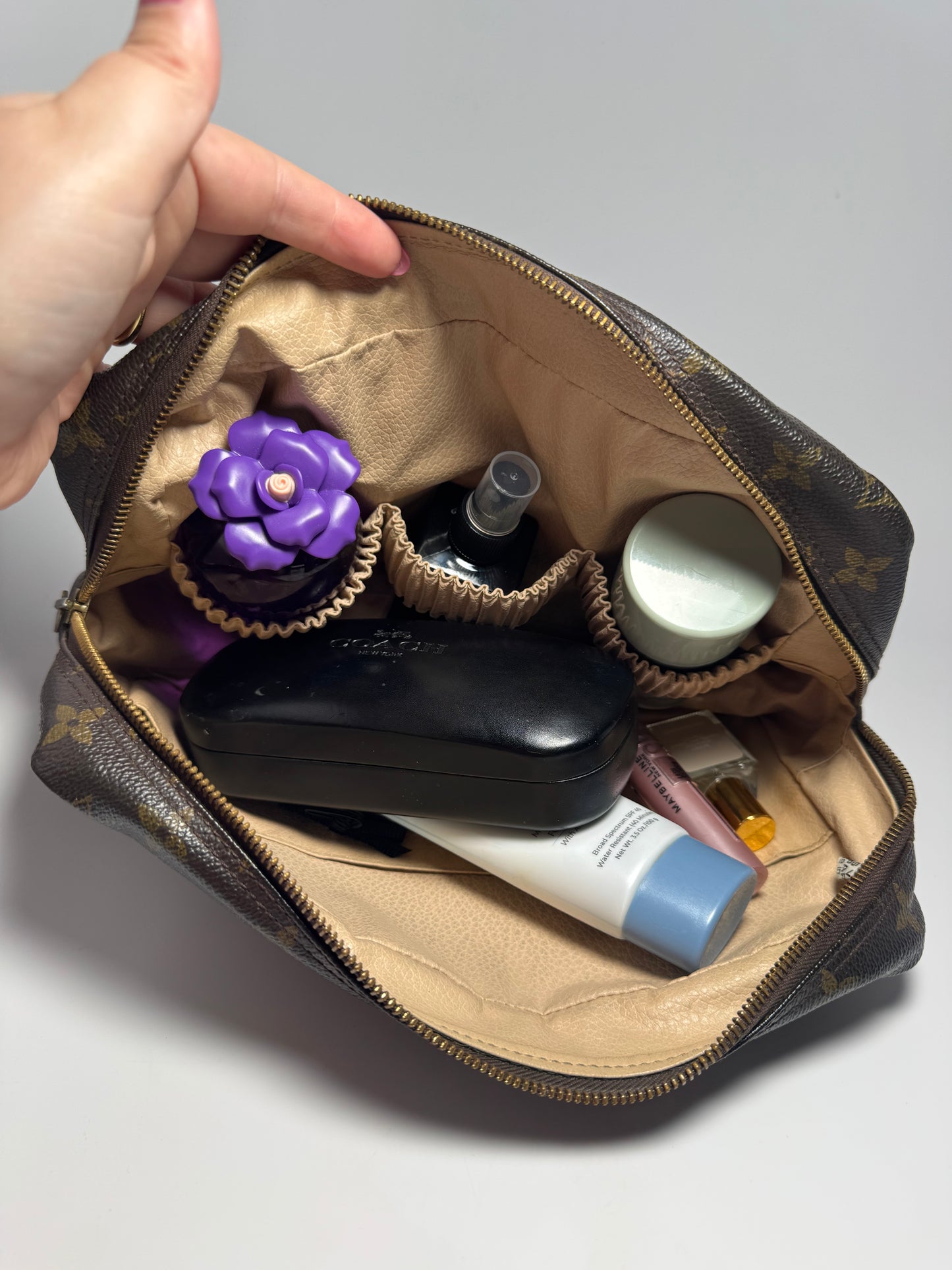 Louis Vuitton Toilette 28 Pouch/Makeup Cosmetic Bag Monogram March 1995 in France Vintage