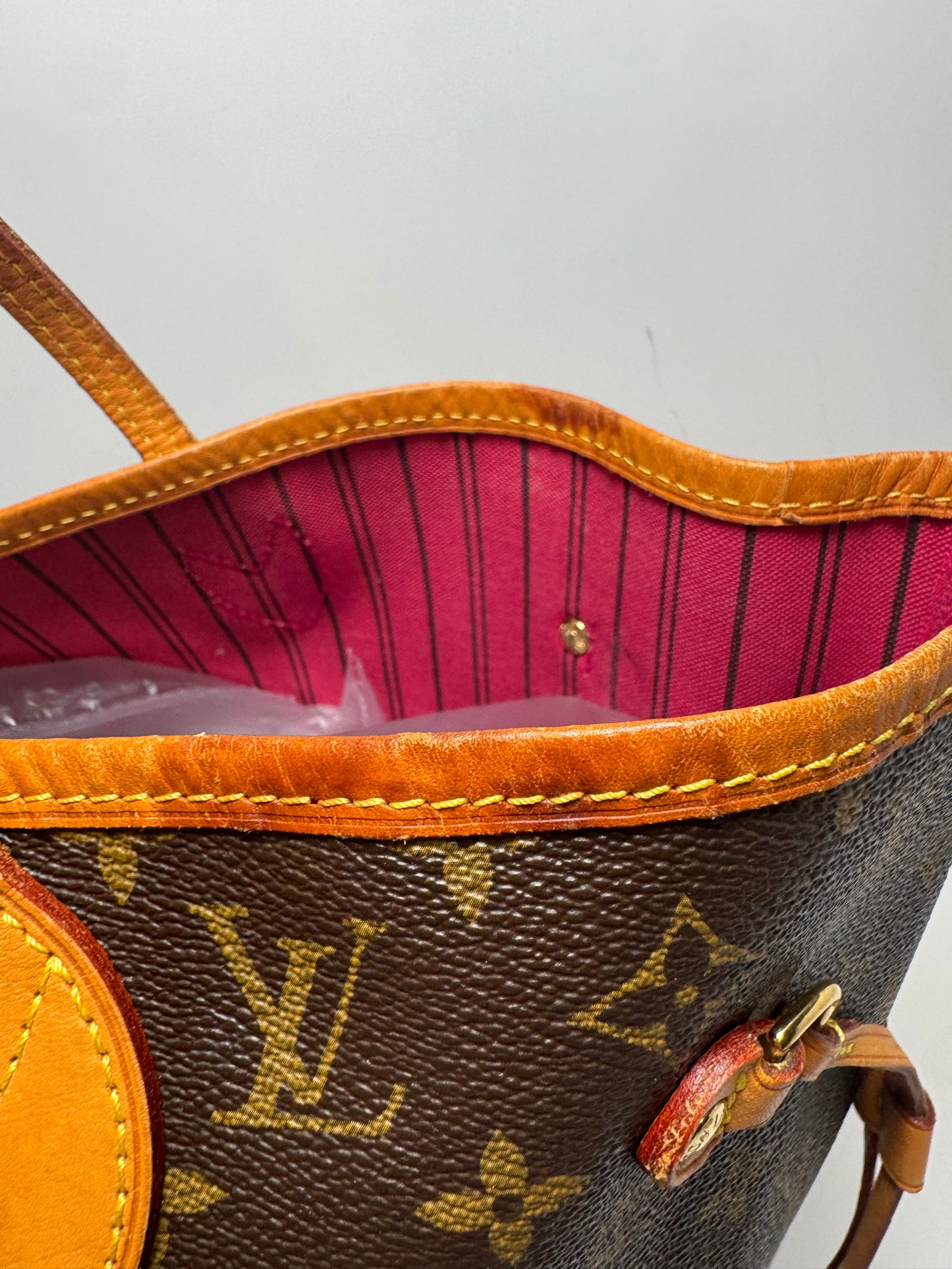 Louis Vuitton Neverfull Tote MM with Pivone (Hot Pink) Interior