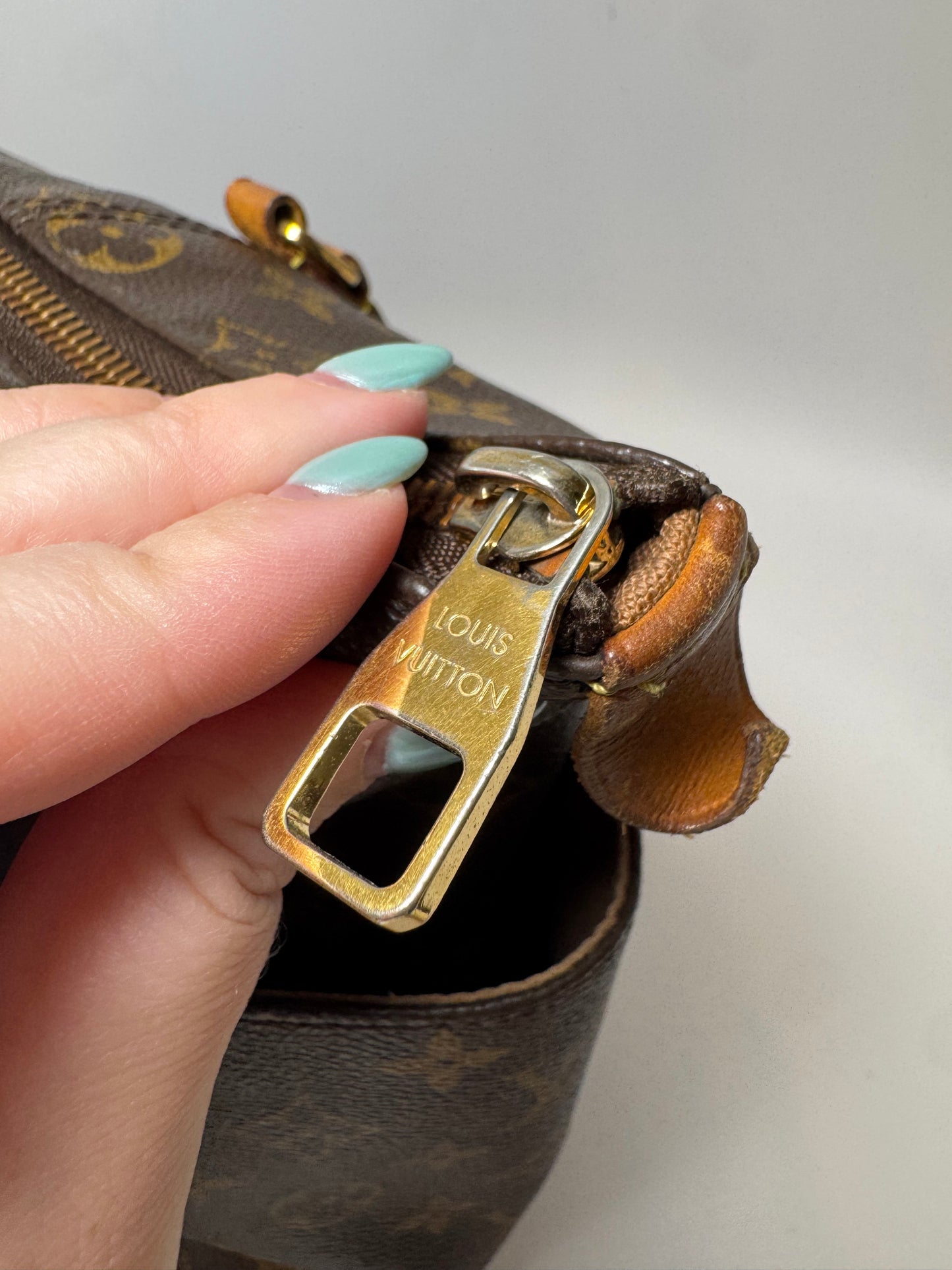 Louis Vuitton Totally MM Monogram Tote
