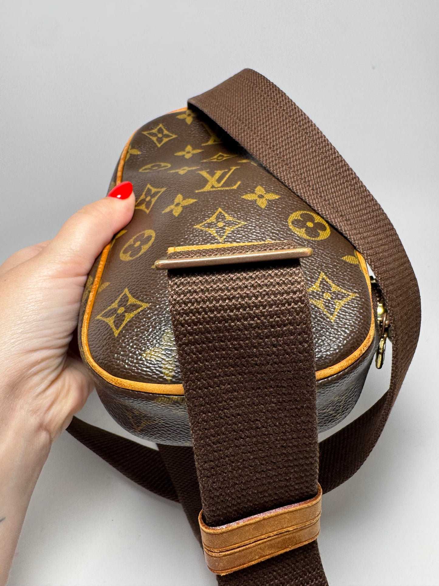 Louis Vuitton Pochette Gange Bum Bag/Sling Bag in Monogram