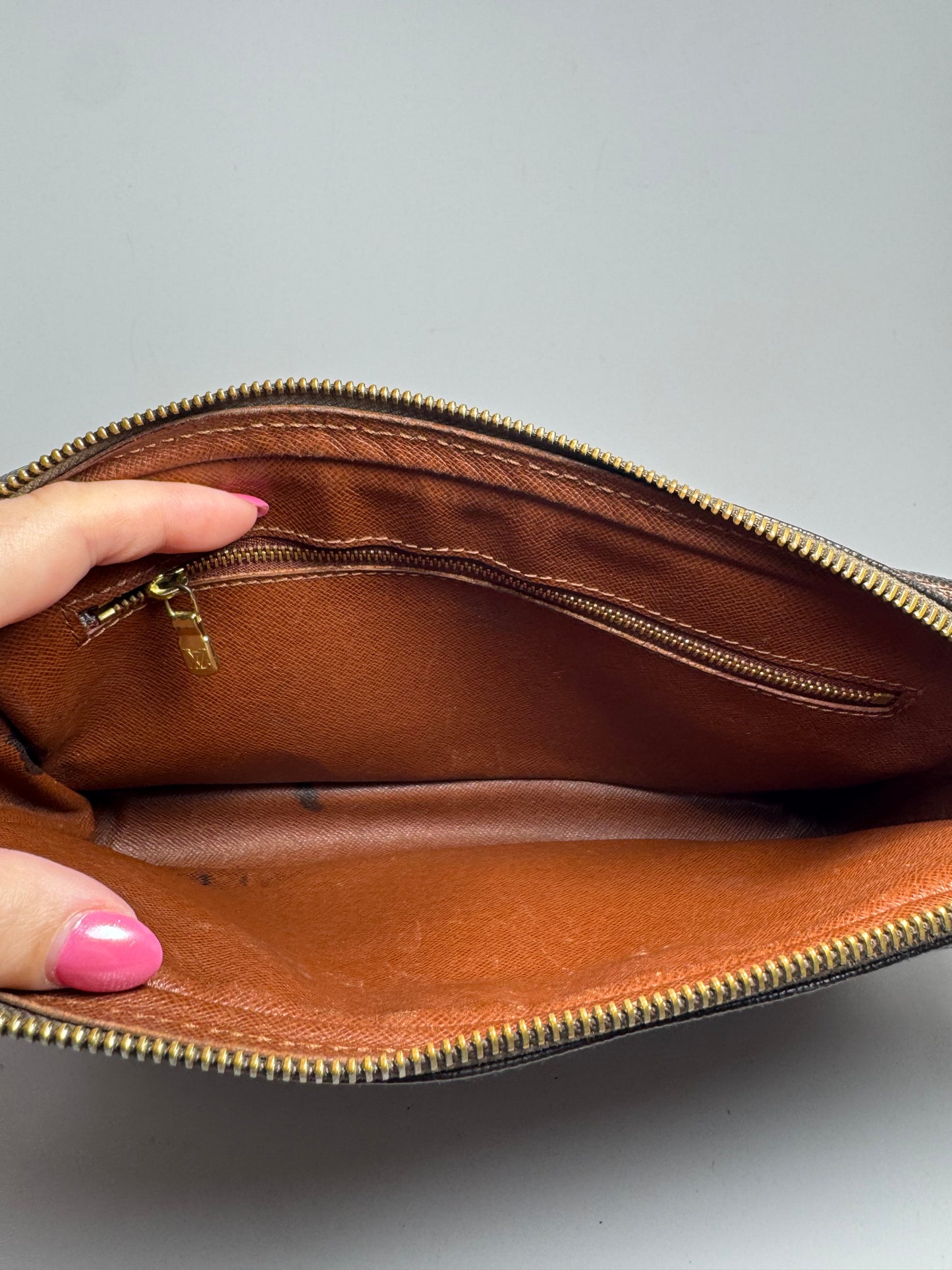 Louis Vuitton Marly Draggone Clutch/Pouch W/Wristlet Monogram Made in France in February 2001