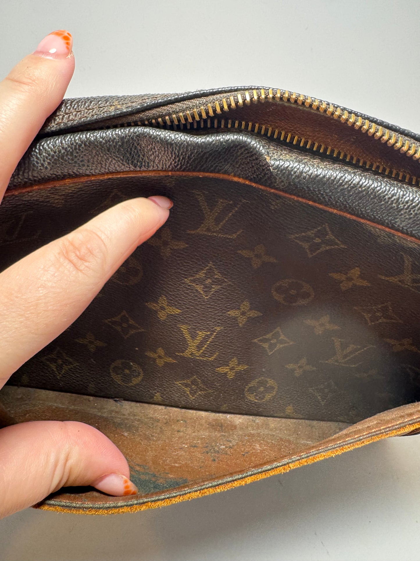 Louis Vuitton Compeigne 28 Monogram Clutch