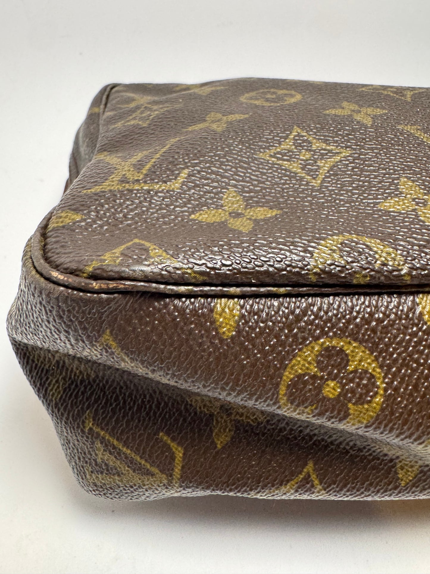 Louis Vuitton Trousse 28 Monogram Makeup Bag/Toiletry Bag