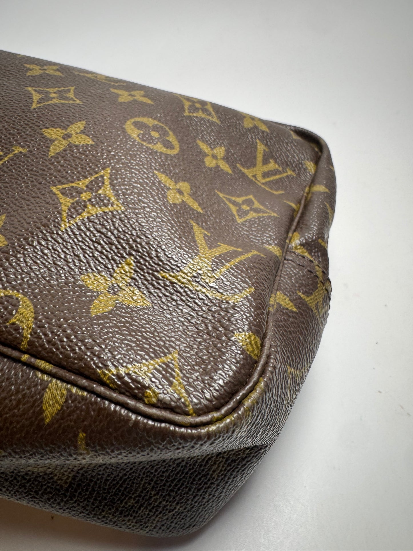 Louis Vuitton Trousse 28 Monogram Cosmetic Bag/Toiletry Bag