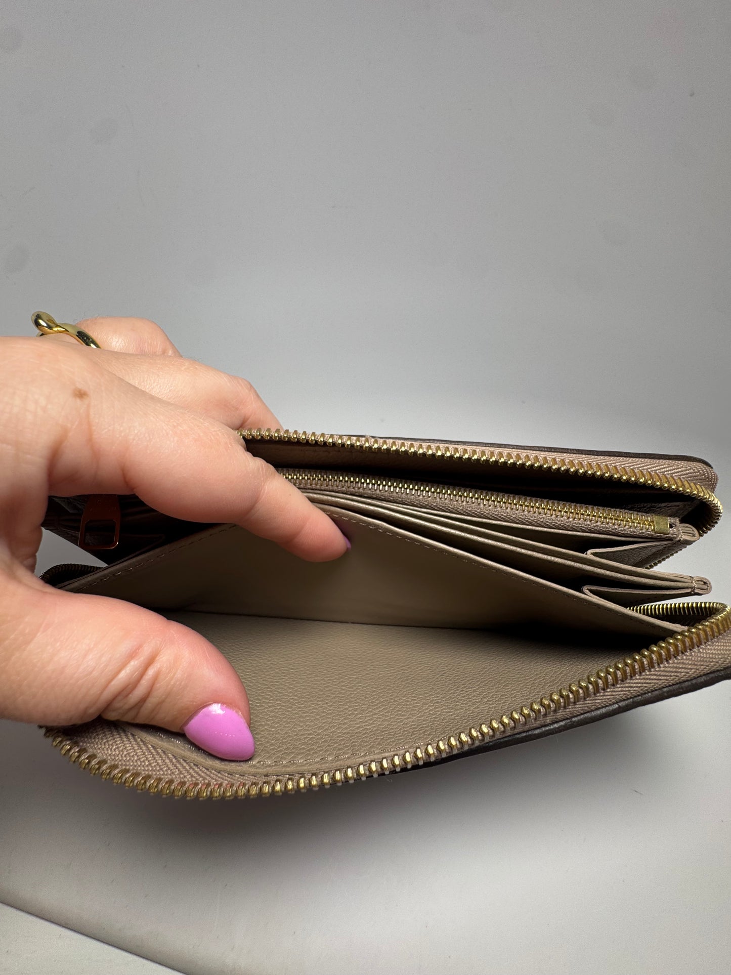 Louis Vuitton Zippy Wallet Monogram Empriente Tourterelle (Turtle Dove)