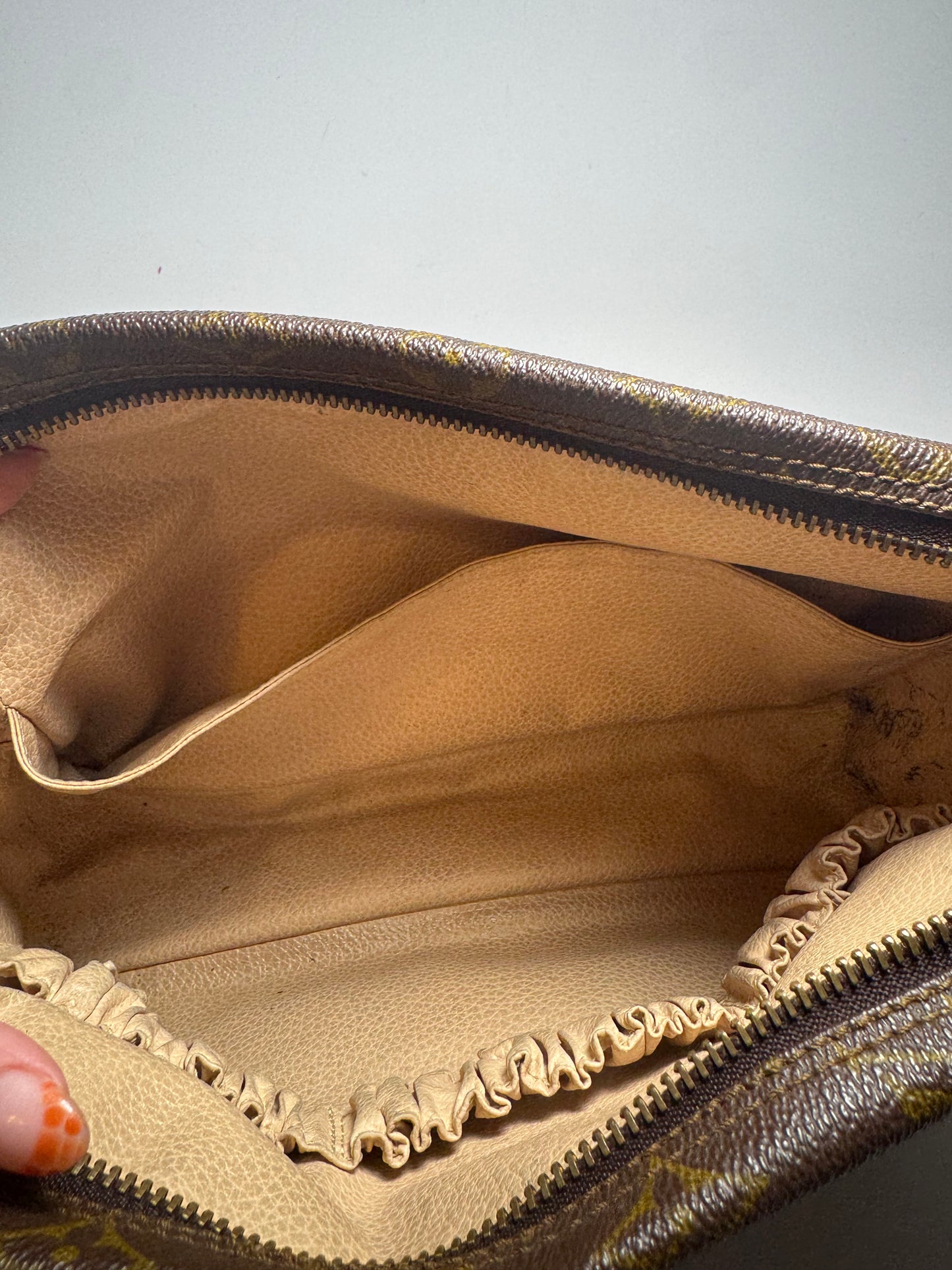 Louis Vuitton Trousse 28 Monogram Makeup Bag/Toiletry Bag