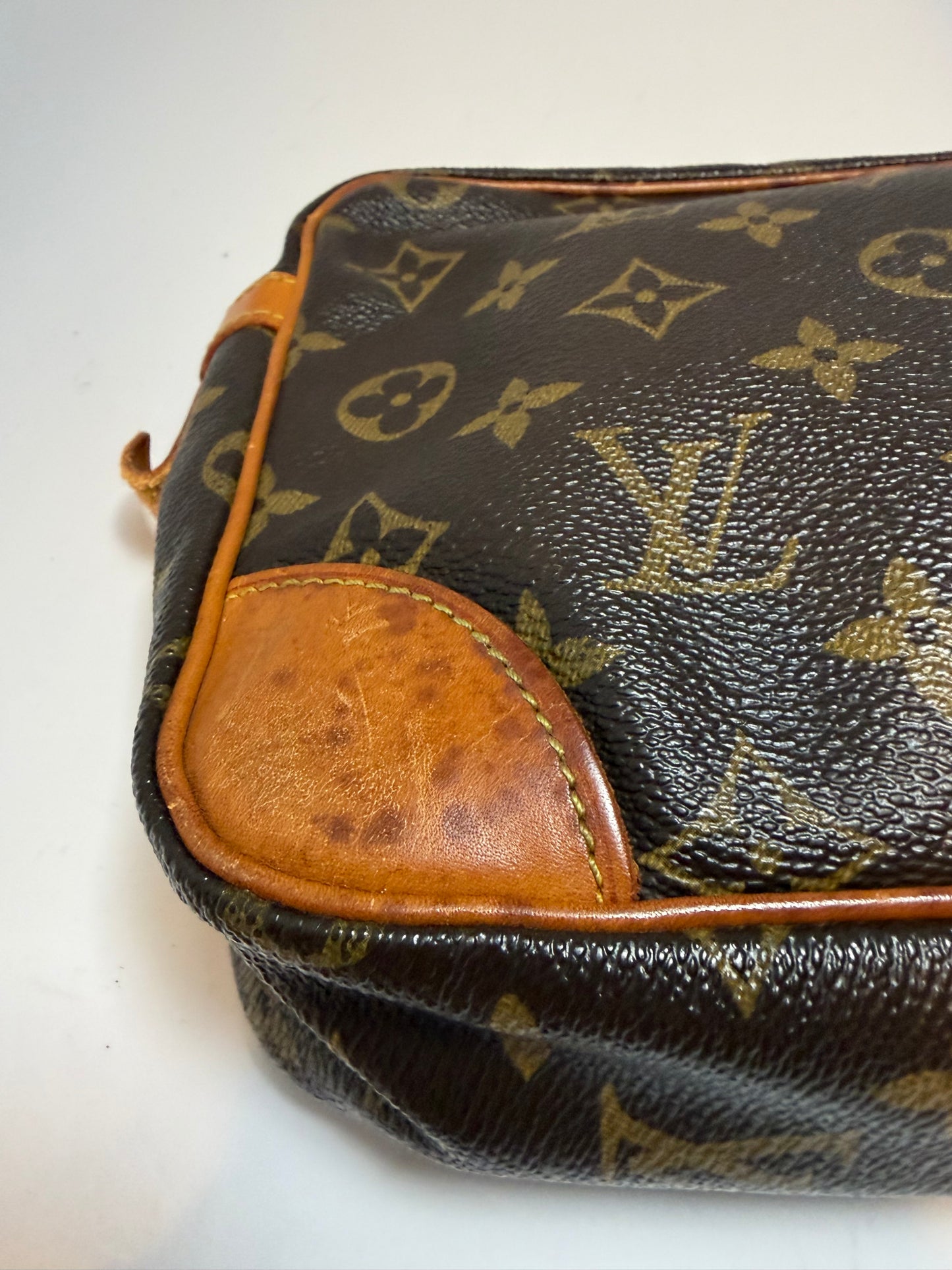 Louis Vuitton Compeigne 28 Monogram Clutch/Pouch