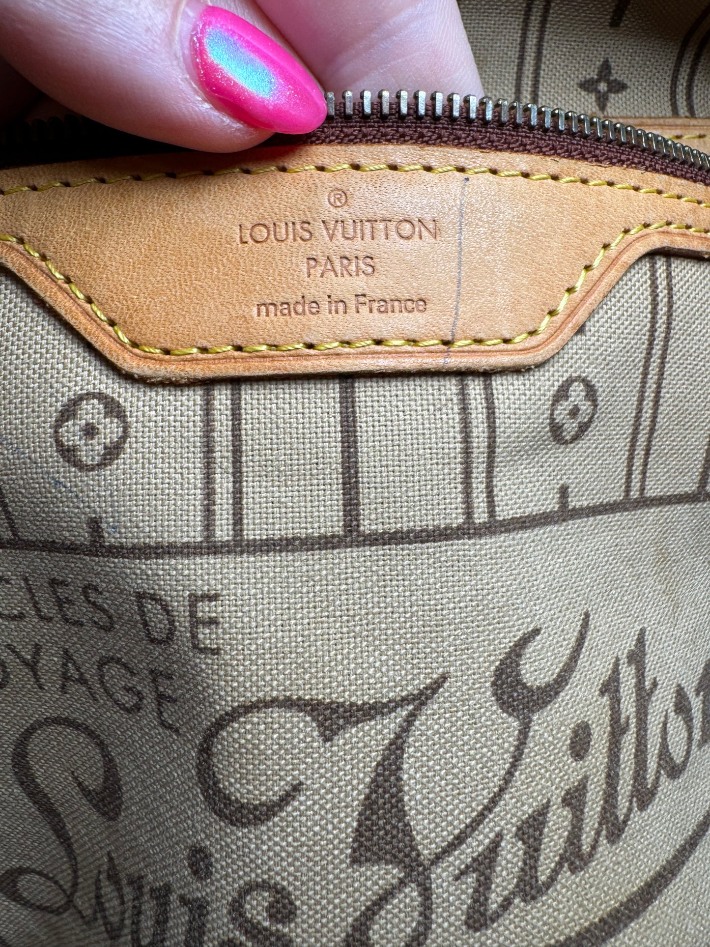 Louis Vuitton Neverfull MM Monogram Tote Bag