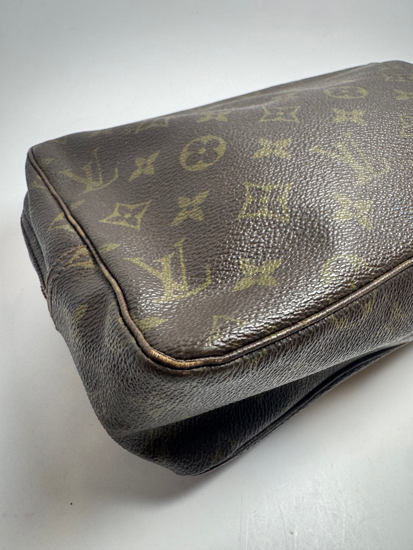 Louis Vuitton Trousse 28 Monogram Makeup Bag/Pouch