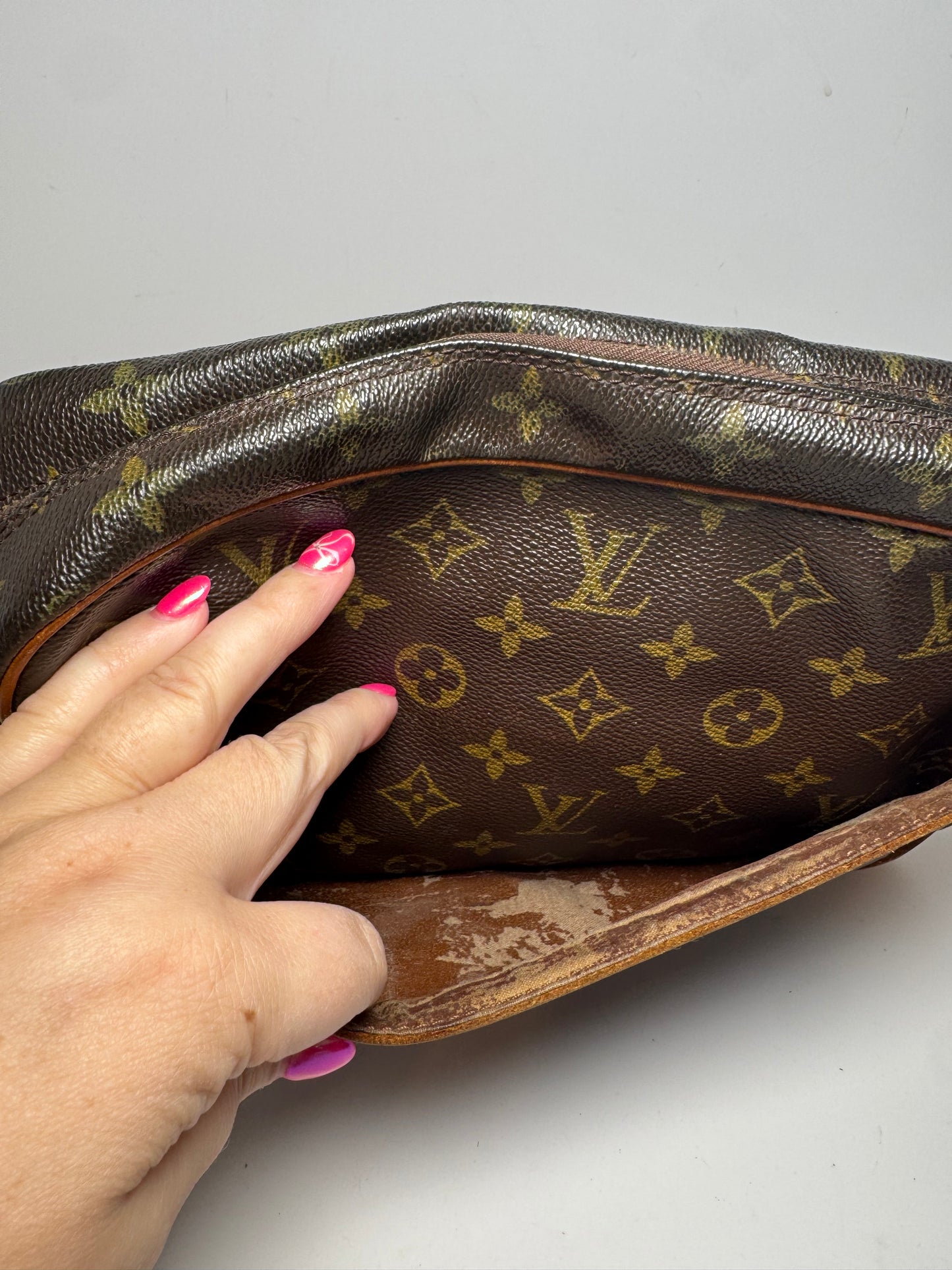 Louis Vuitton Compiegne 28 Clutch/Pouch/Toiletry Bag in Monogram