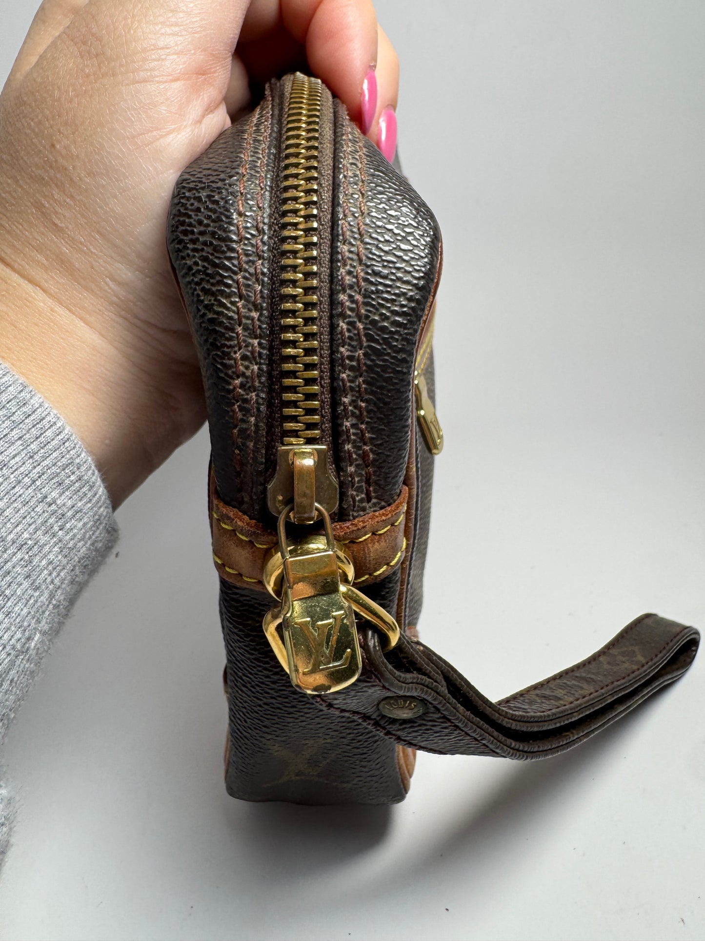 Louis Vuitton Marly Draggone Clutch/Pouch W/Wristlet Monogram Made in France in February 2001
