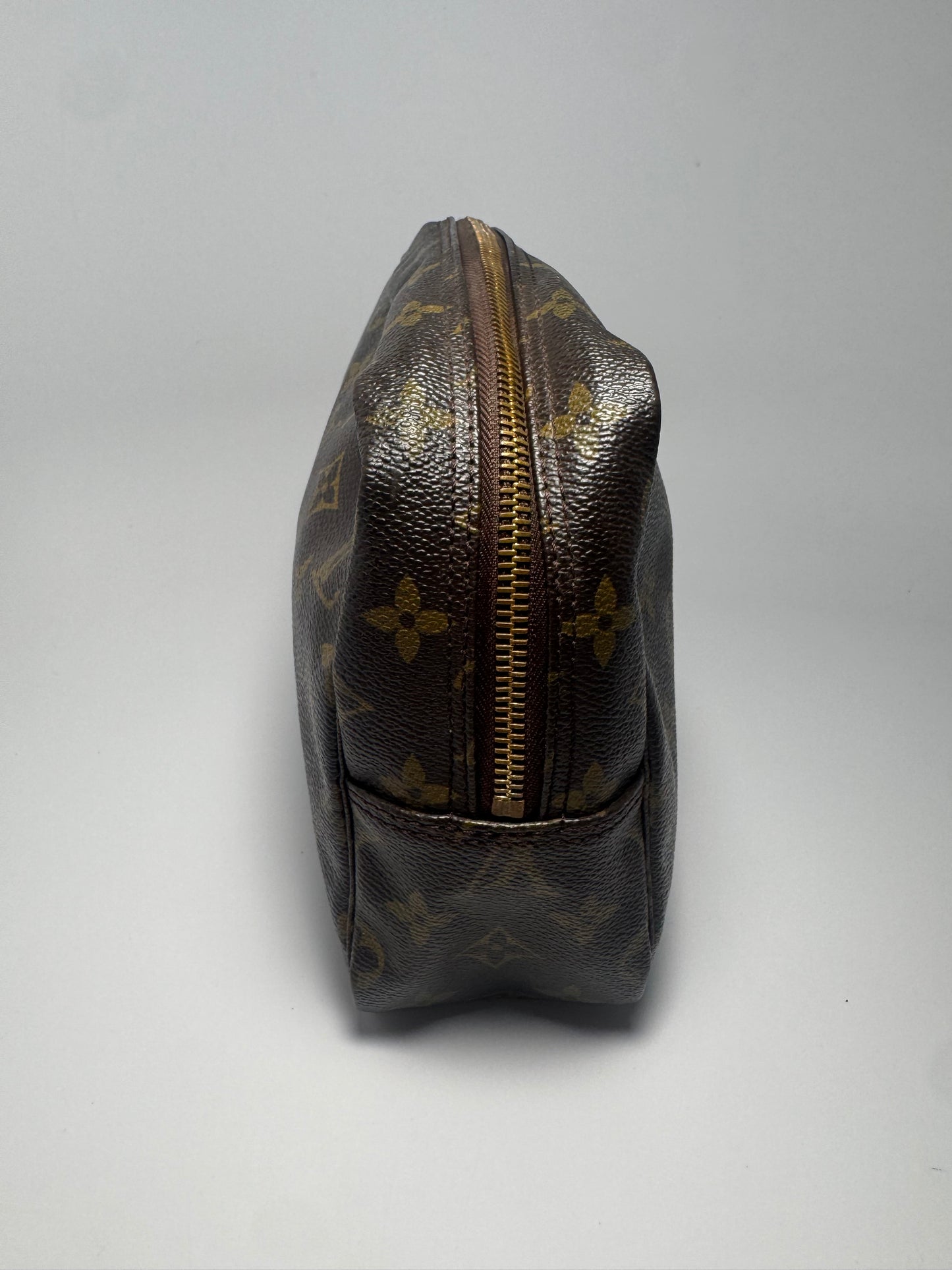 Louis Vuitton Toilette 28 Pouch/Makeup Cosmetic Bag Monogram March 1995 in France Vintage
