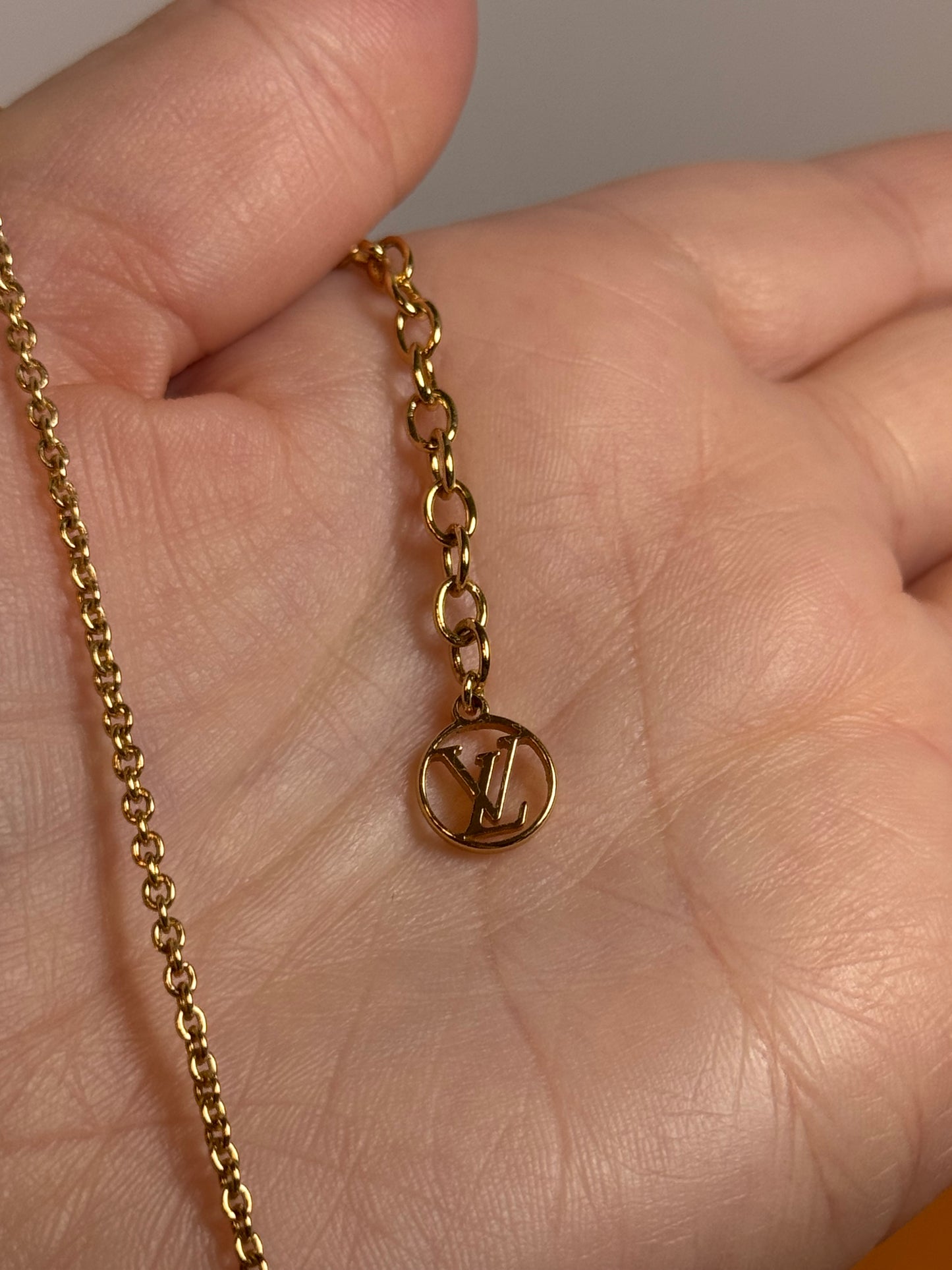 Louis Vuitton Iconic Crystal Necklace Monogram Gold
GIFTABLE condition