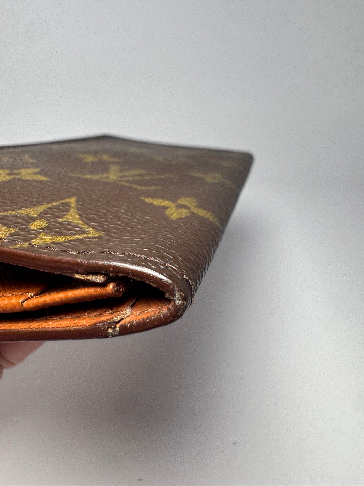Louis Vuitton Passport Cover/Wallet/Checkbook Cover in Monogram
