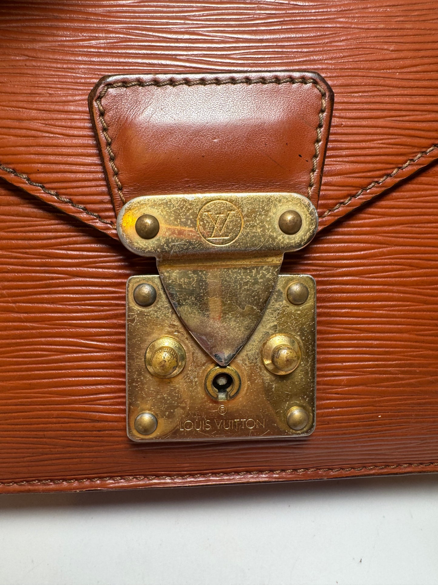 Louis Vuitton Epi Leather Serie Draggone Clutch - Fair condition