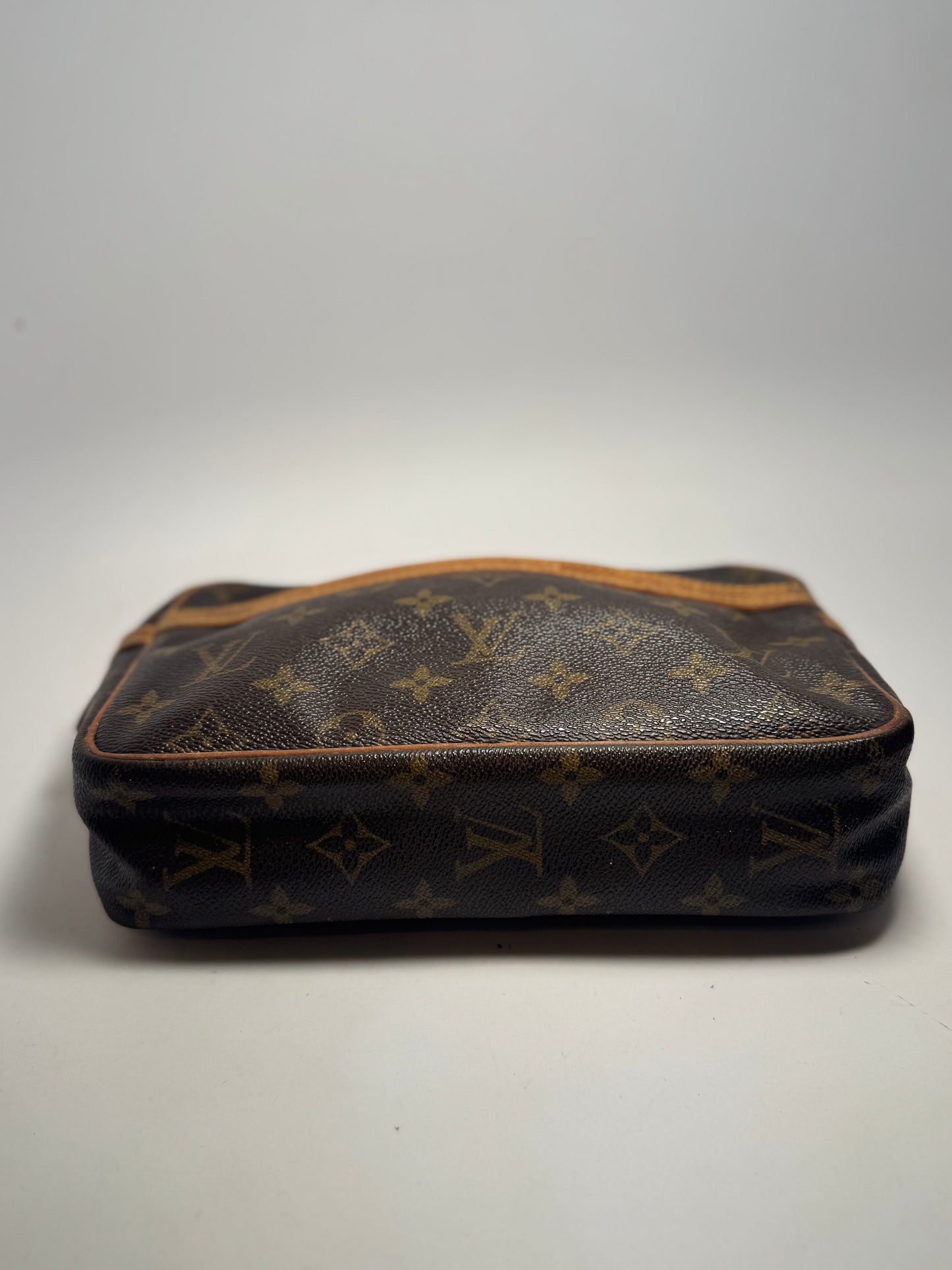 Louis Vuitton Compeigne 23 Monogram Clutch/Toiletry Cosmetic Bag
