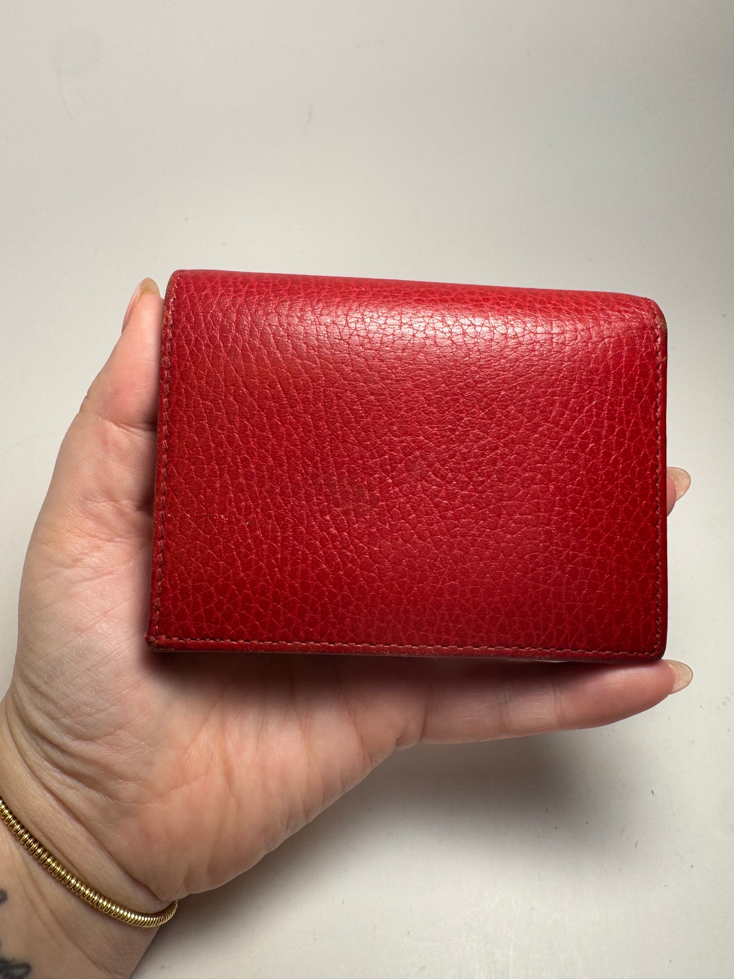 Gucci Pebbled Calfskin GG Marmont Card Case Wallet Hibiscus Red