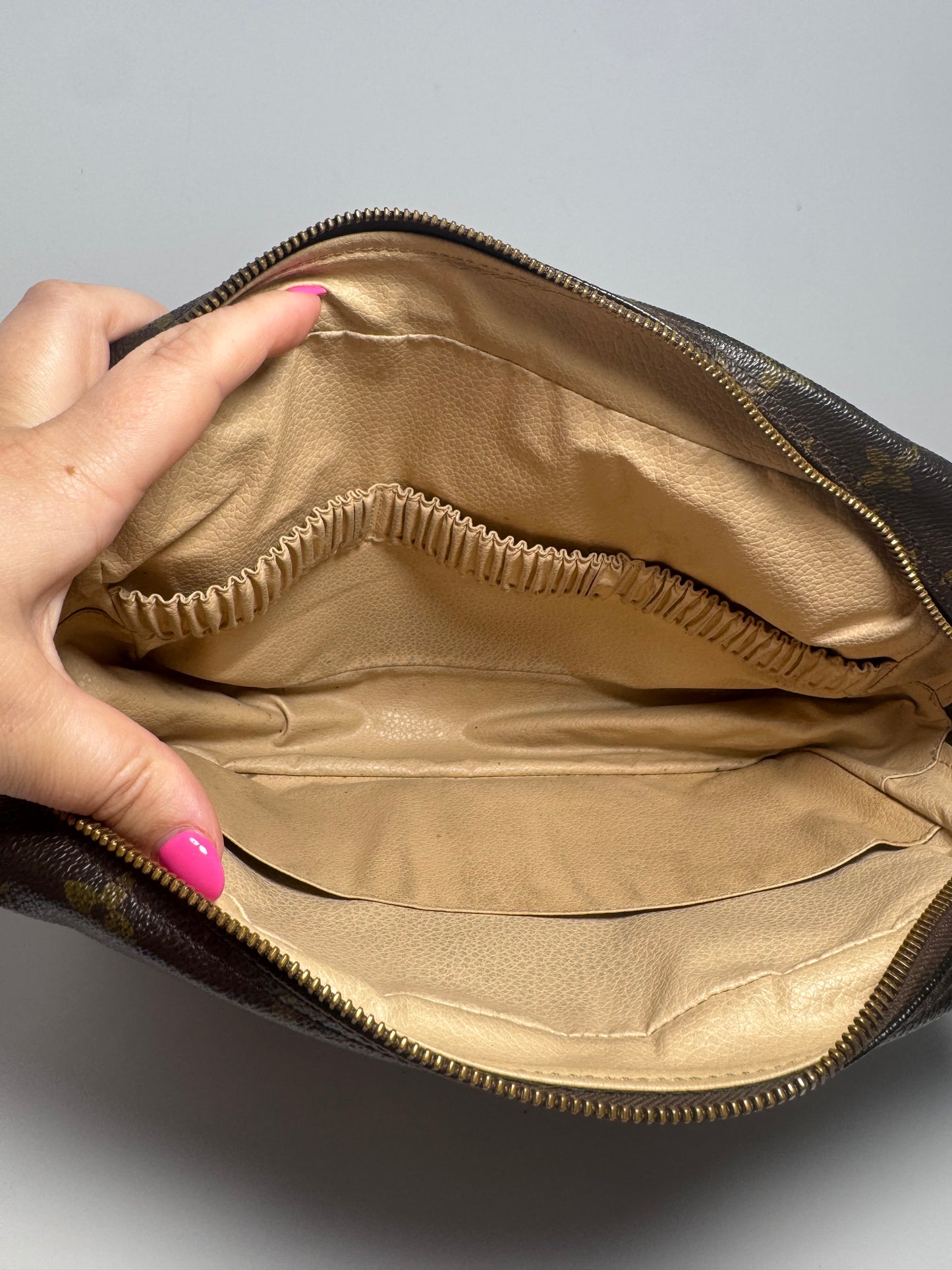 Louis Vuitton Toilette 28 Pouch/Makeup Cosmetic Bag Monogram March 1995 in France Vintage