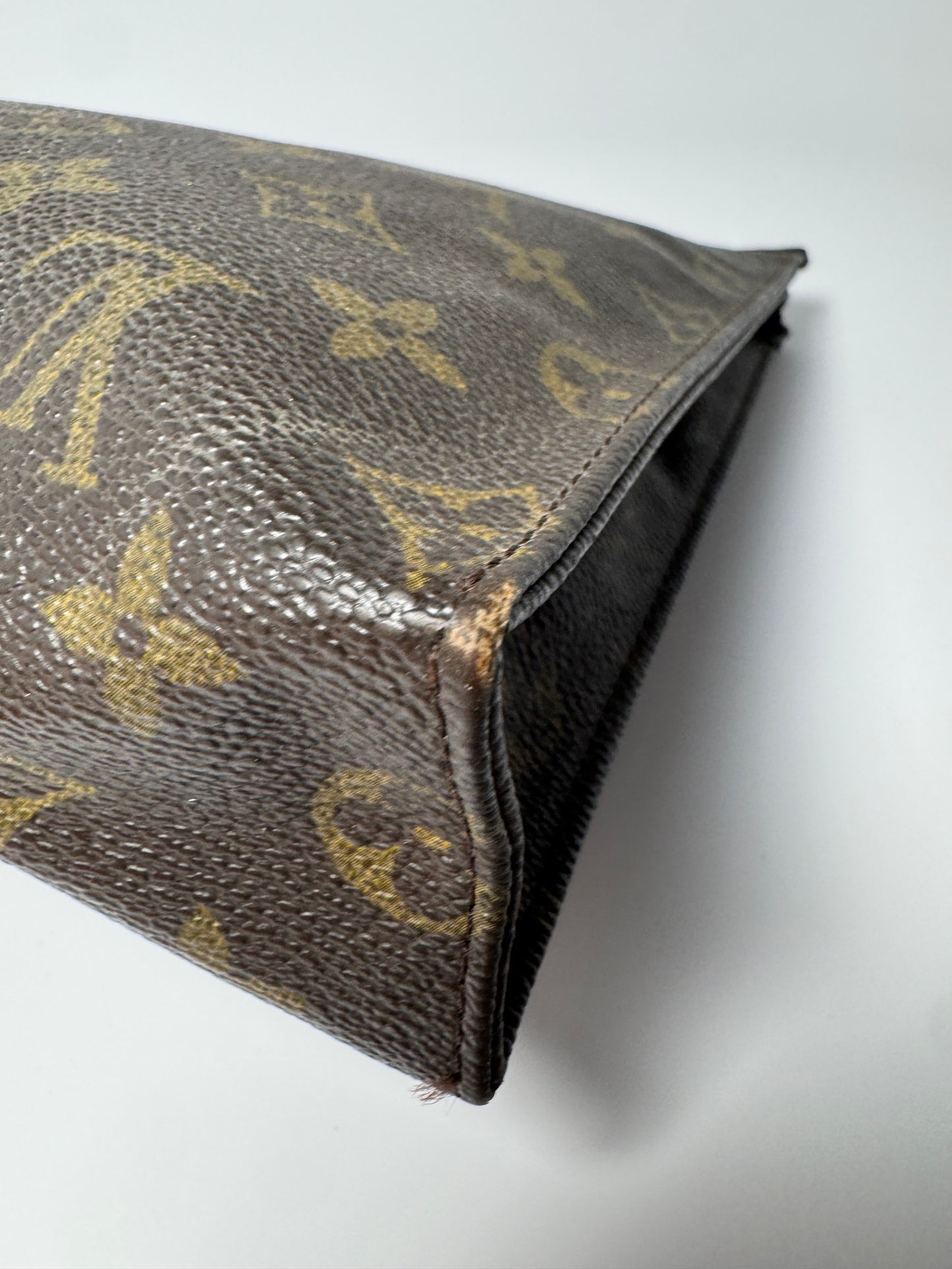 Louis Vuitton Monogram Trousse Toilette 26 – Vintage 1988 – Made in France