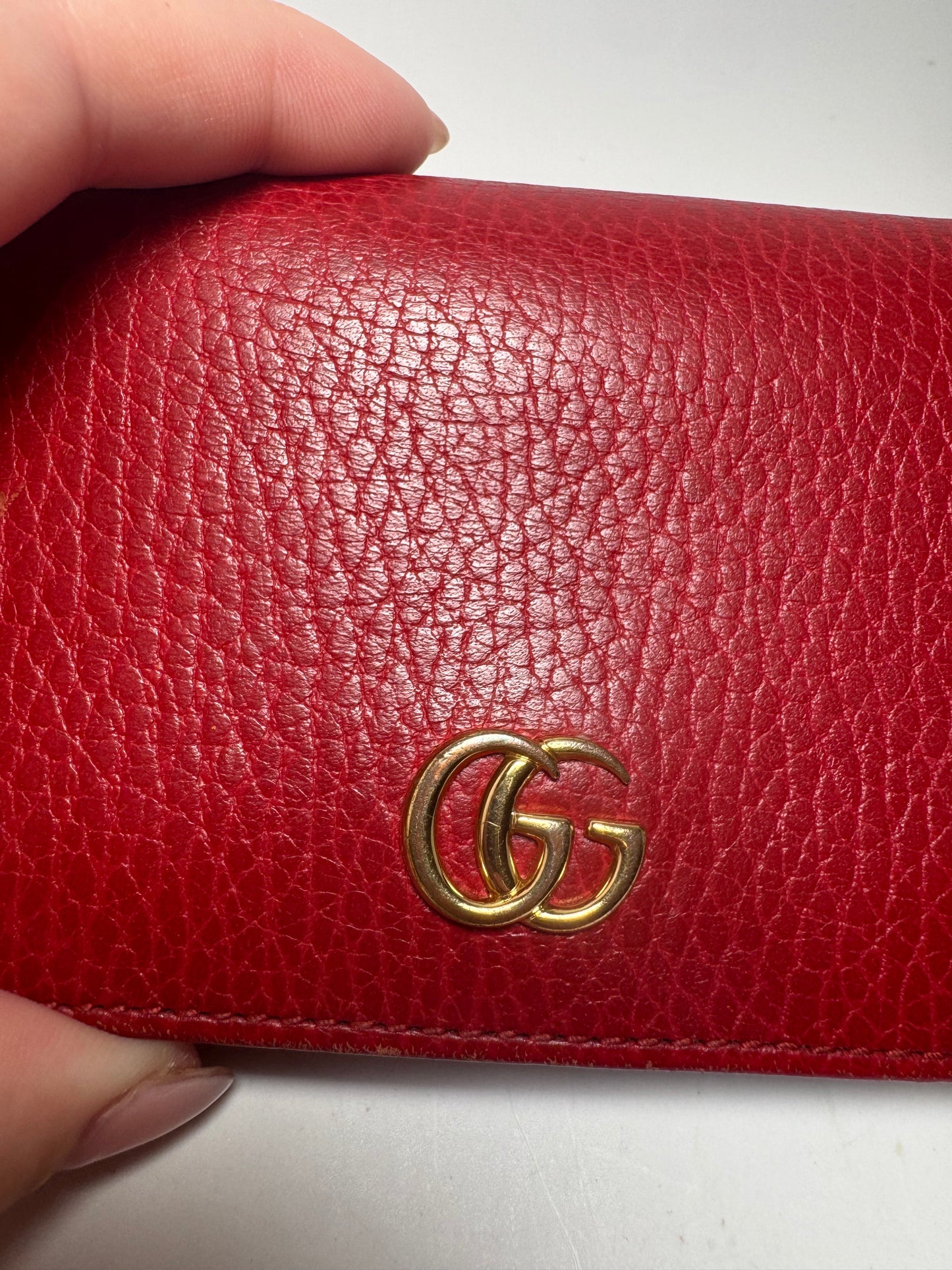 Gucci Pebbled Calfskin GG Marmont Card Case Wallet Hibiscus Red